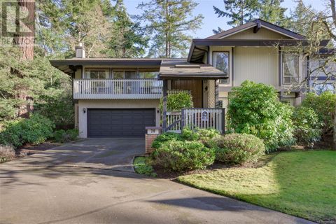 28 909 Carolwood Dr Saanich BC V8X3T9