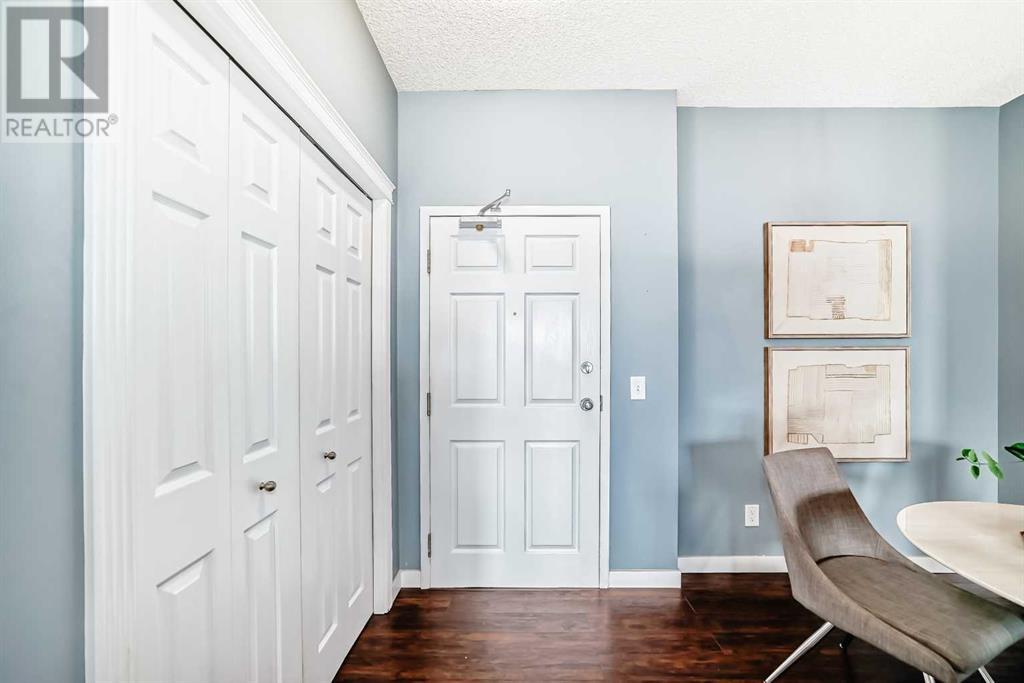 306, 8 Country Village Bay NE
