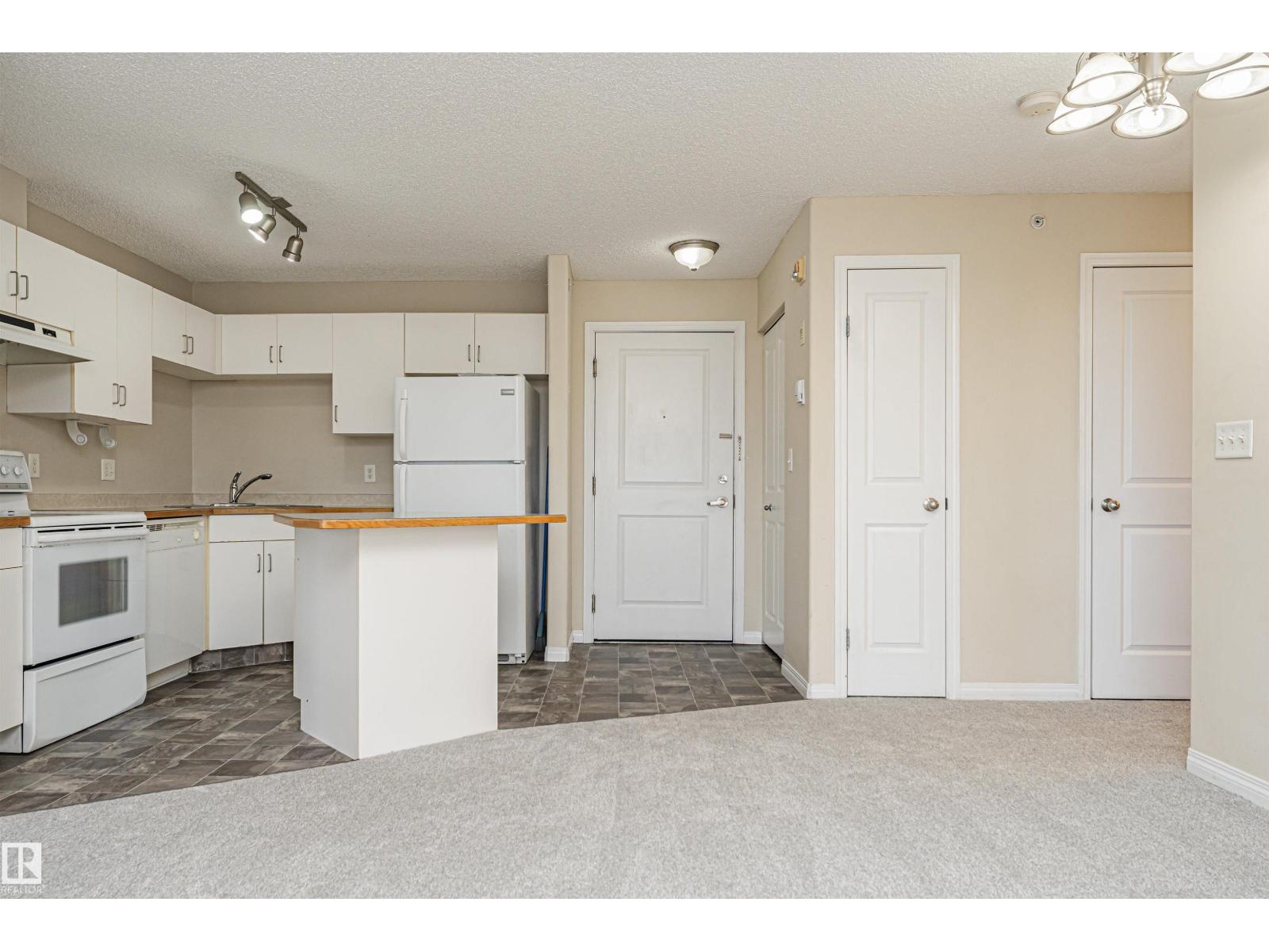 #524 10535 122 ST NW