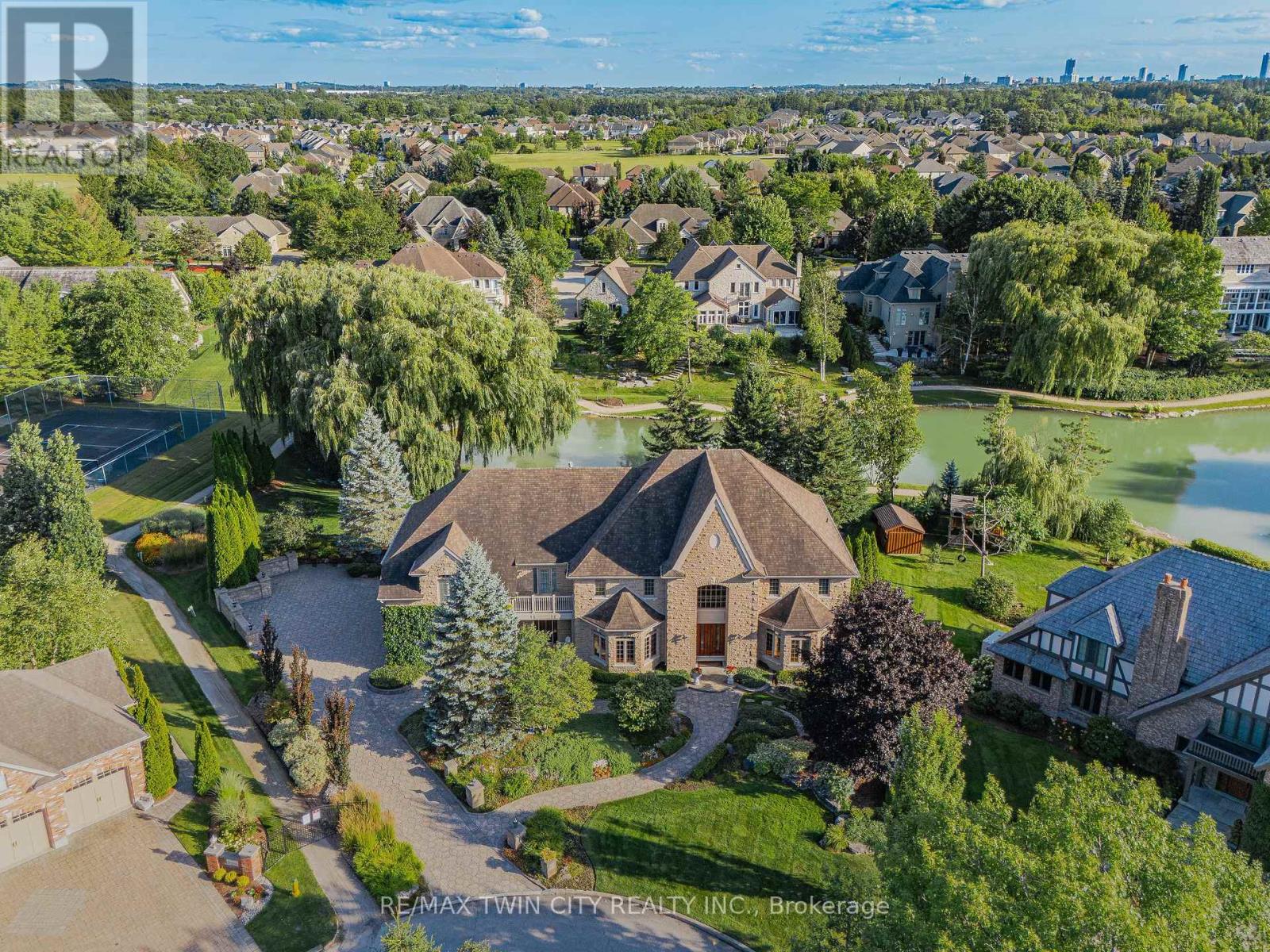 375 RIVER OAK PLACE