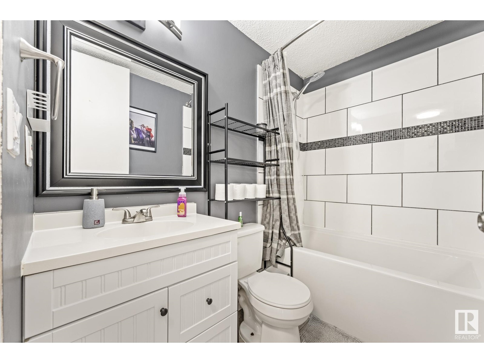 17051 98 ST NW