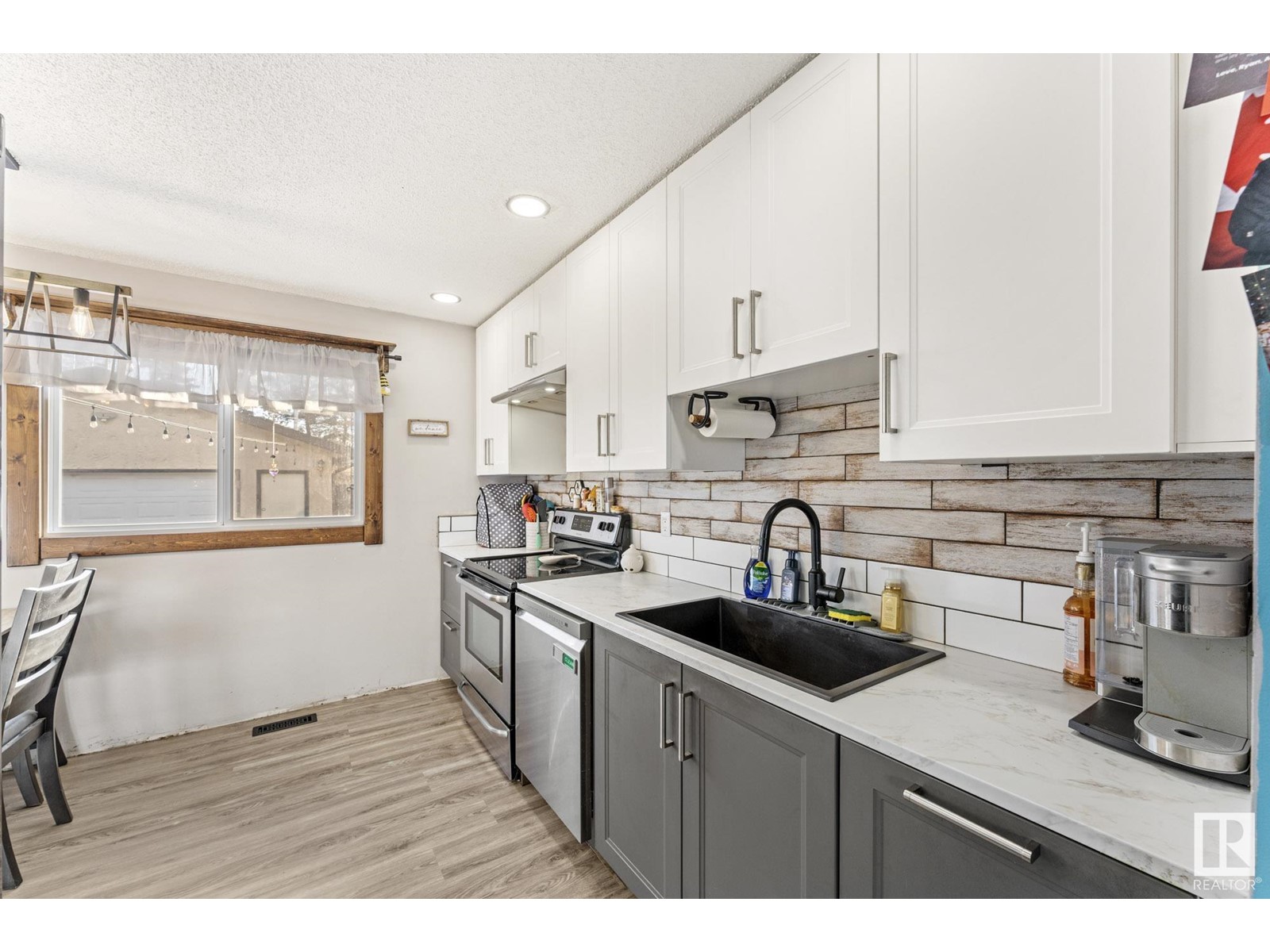 17051 98 ST NW