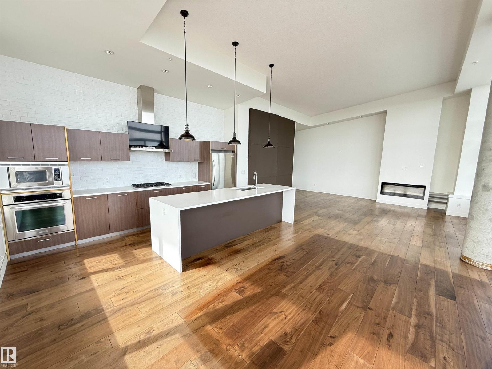 #710 2504 109 ST NW NW