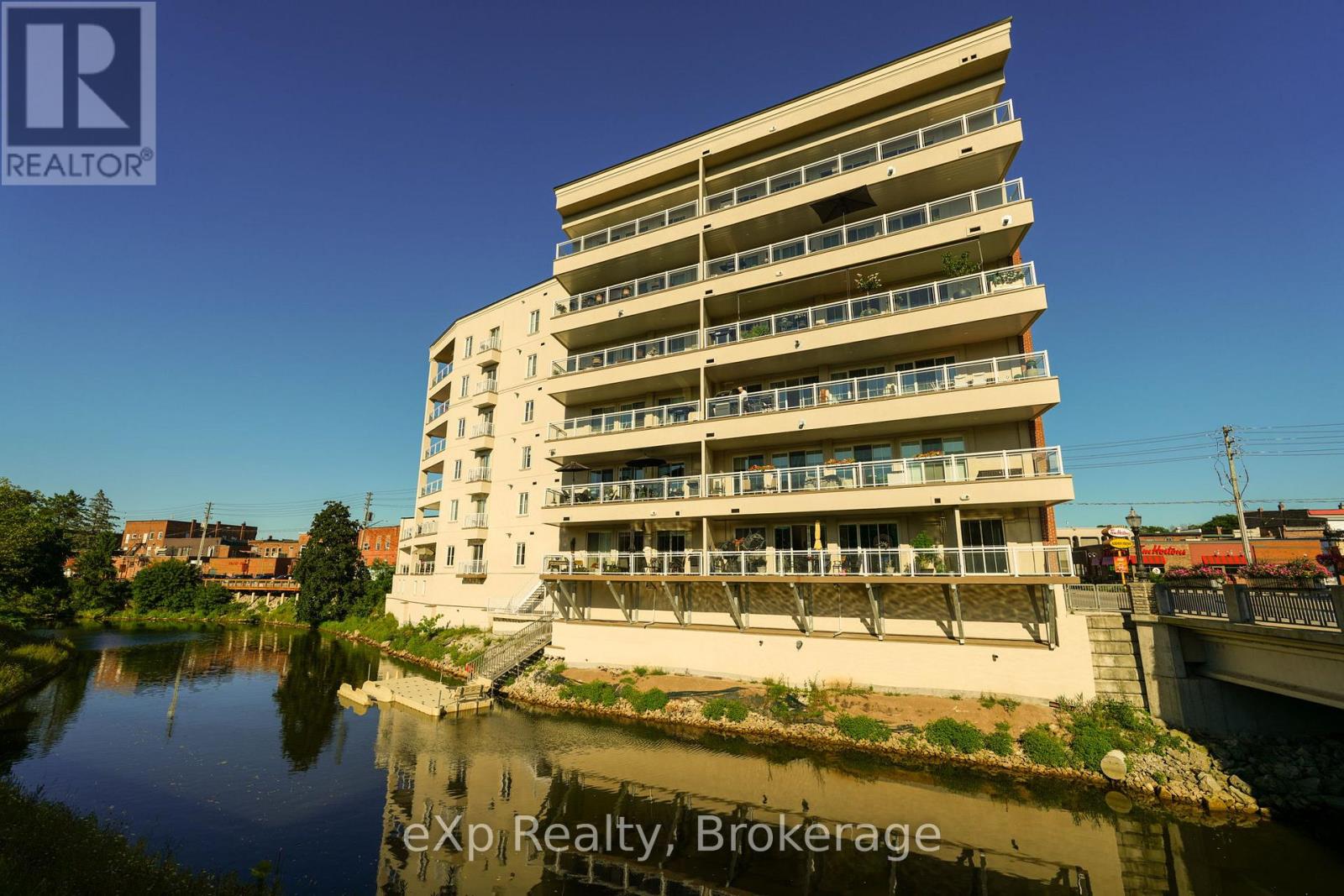 203 - 80 9TH STREET E