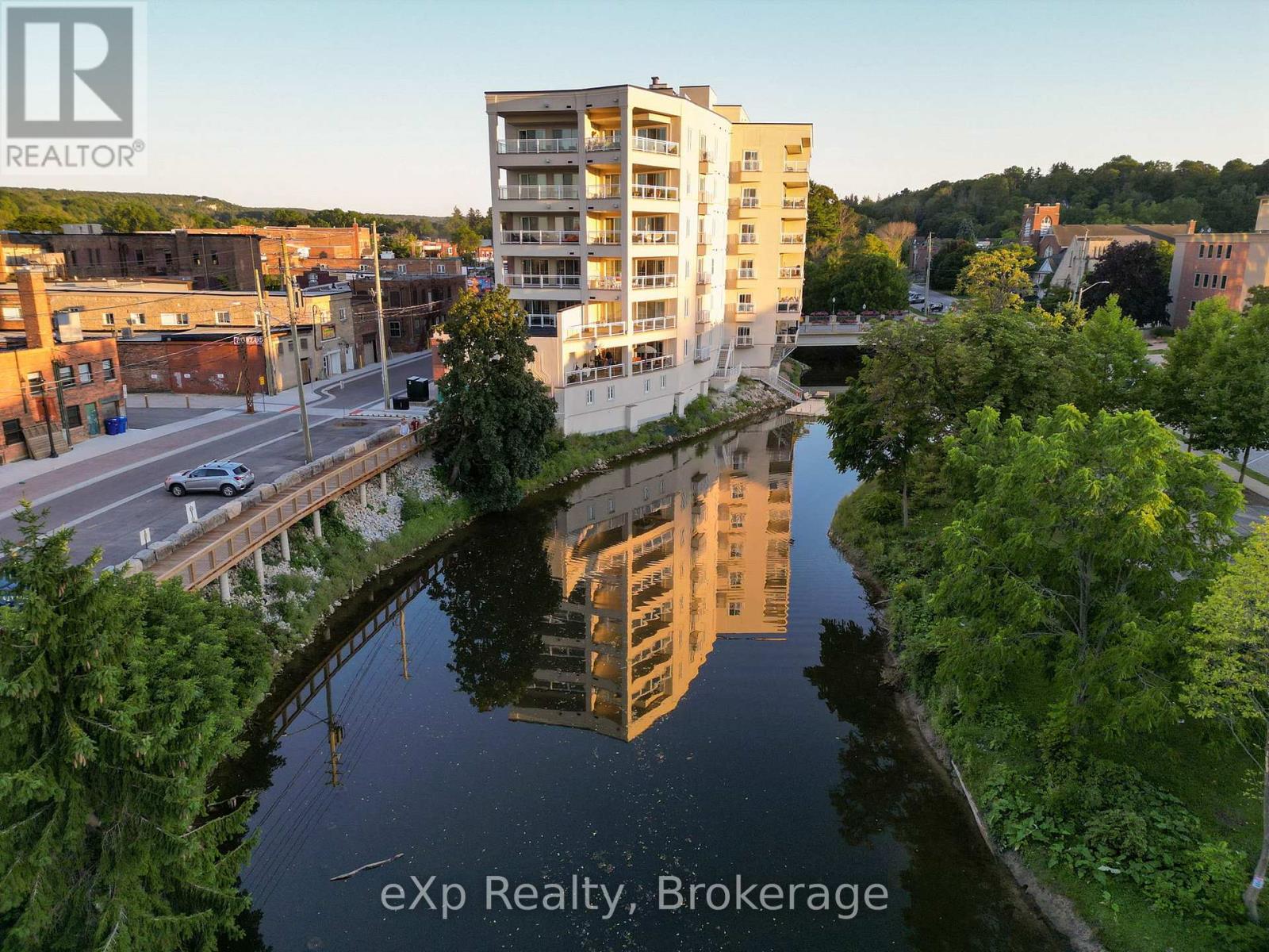 203 - 80 9TH STREET E