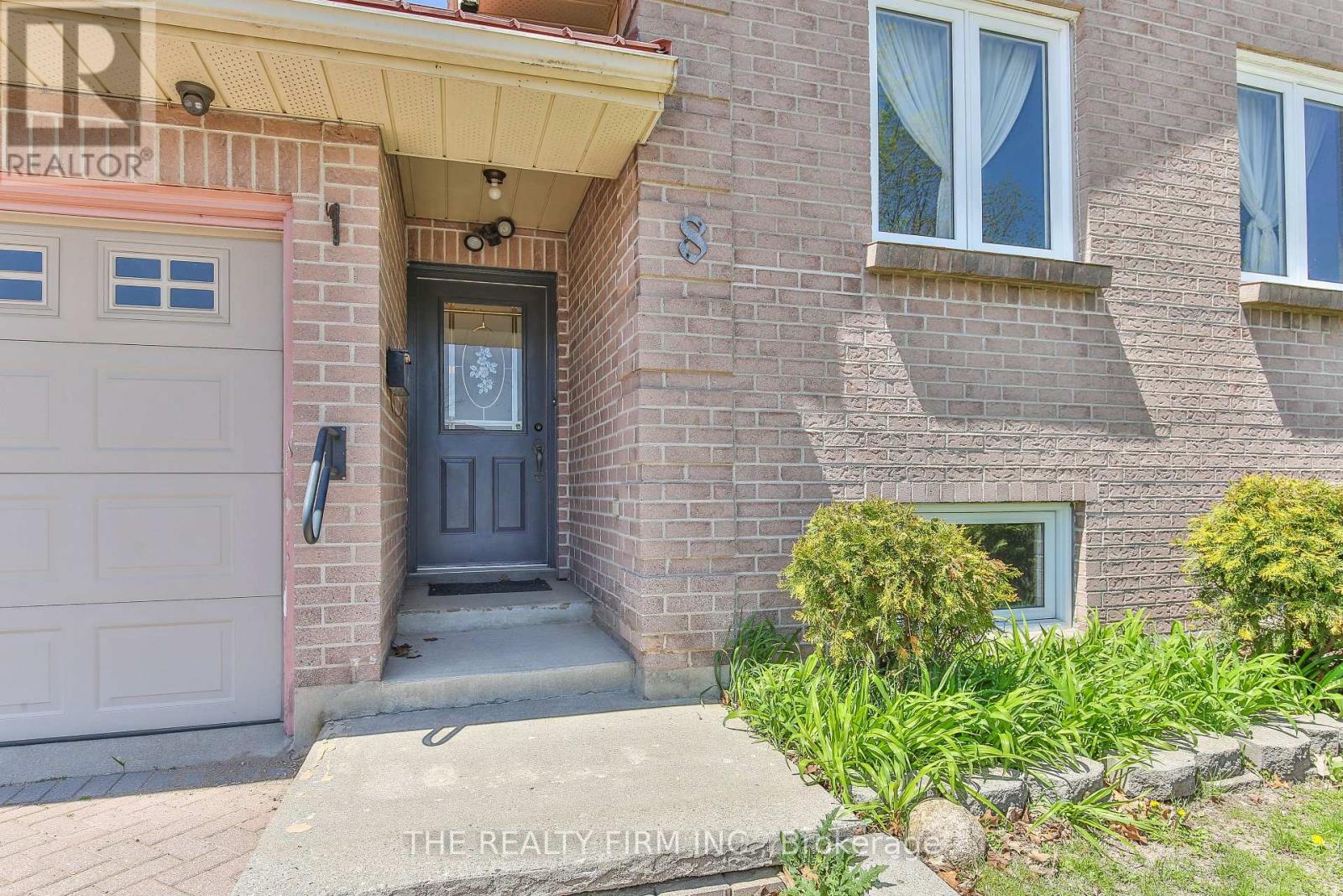 8 QUAIL RIDGE CRESCENT