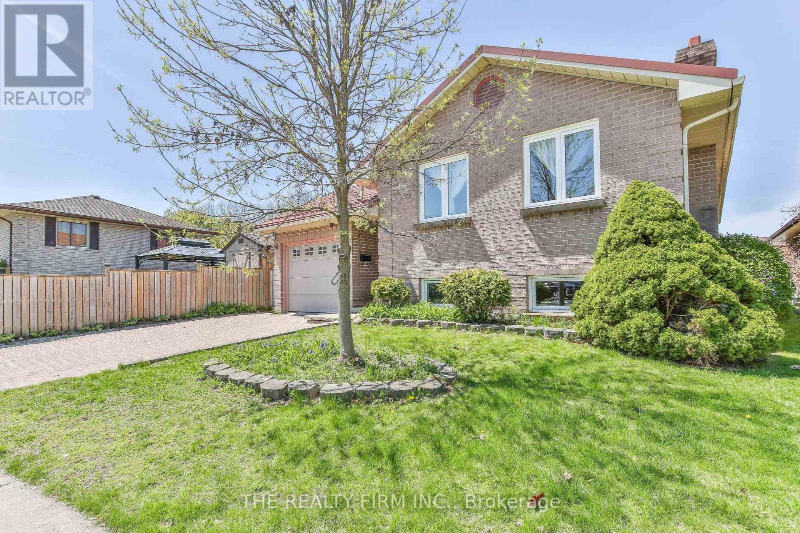 8 QUAIL RIDGE CRESCENT
