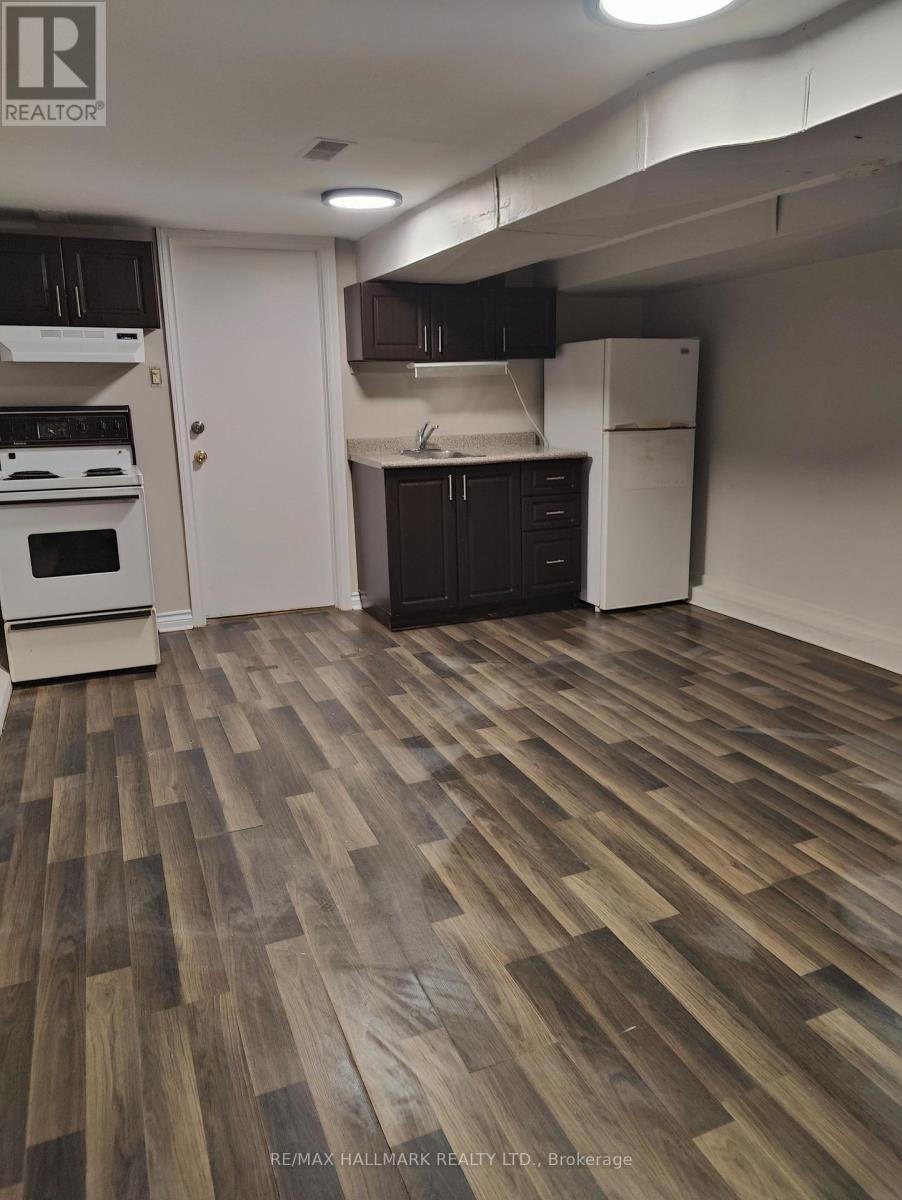 Photo 1 of 7 — 172 WAVERLEY ROAD, Toronto (The Beaches), ON M4L3T3