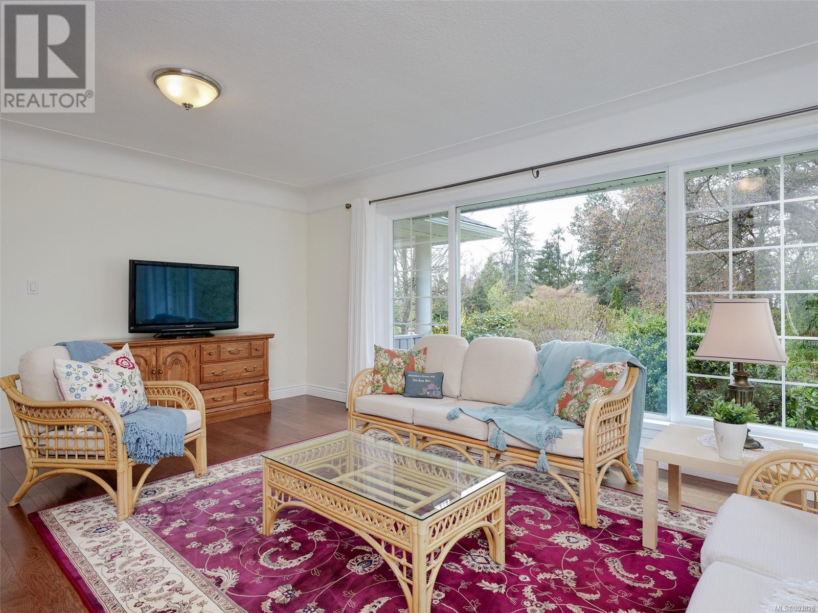 930 Downey Rd