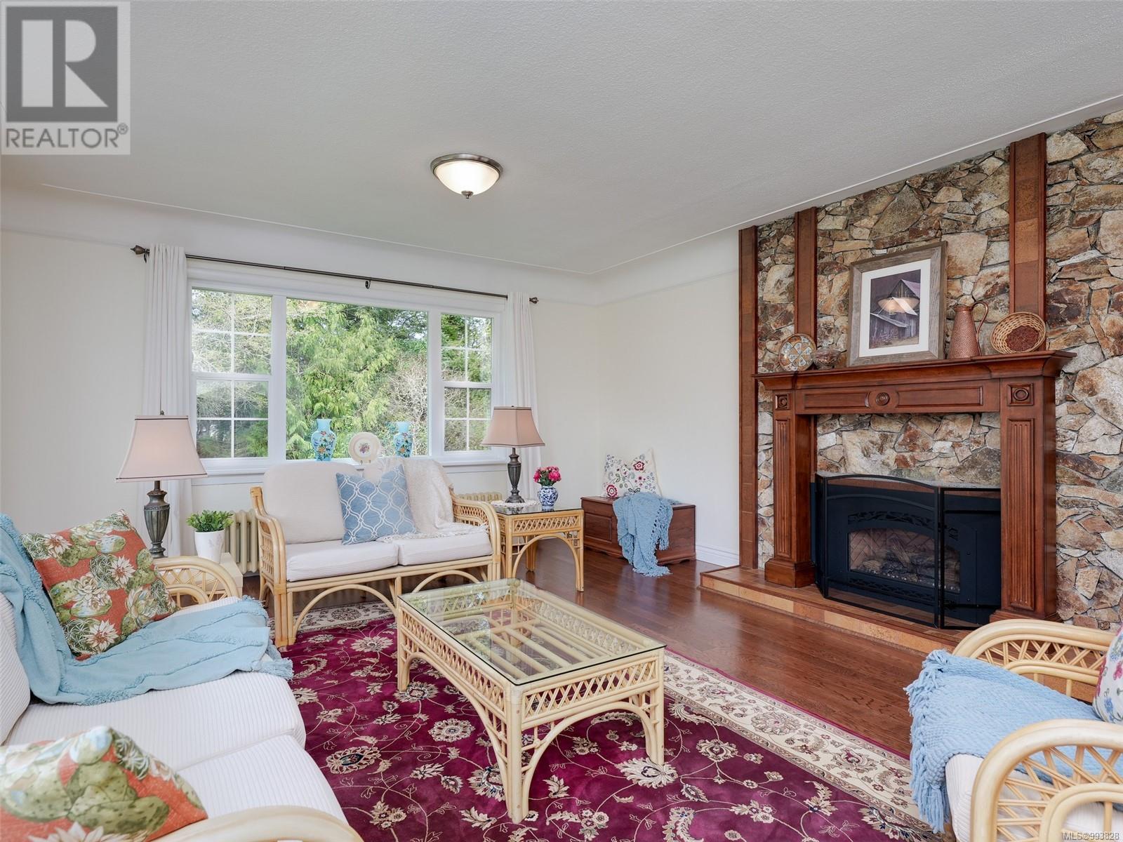 930 Downey Rd