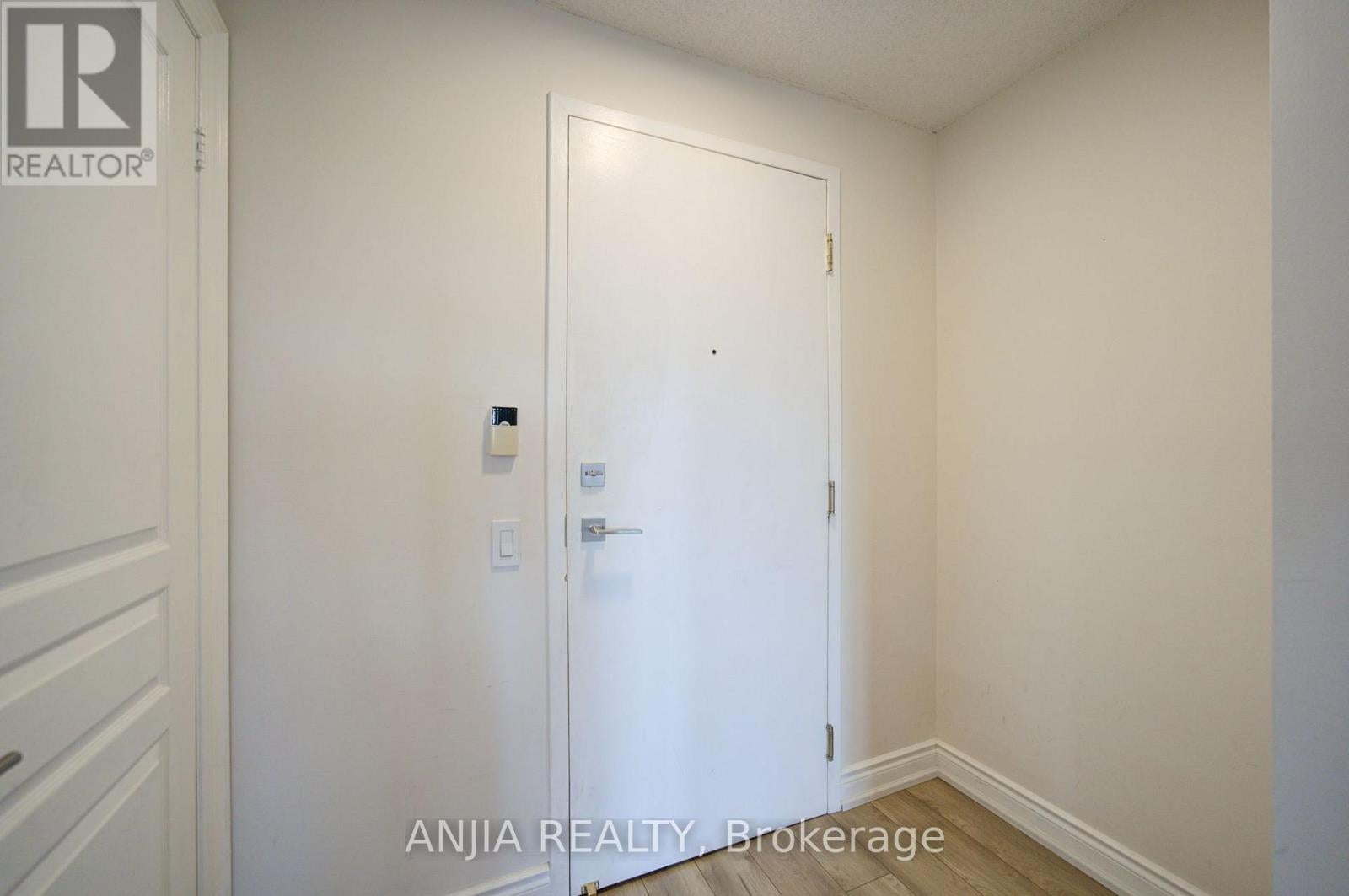 1811 - 10 NORTHTOWN WAY
