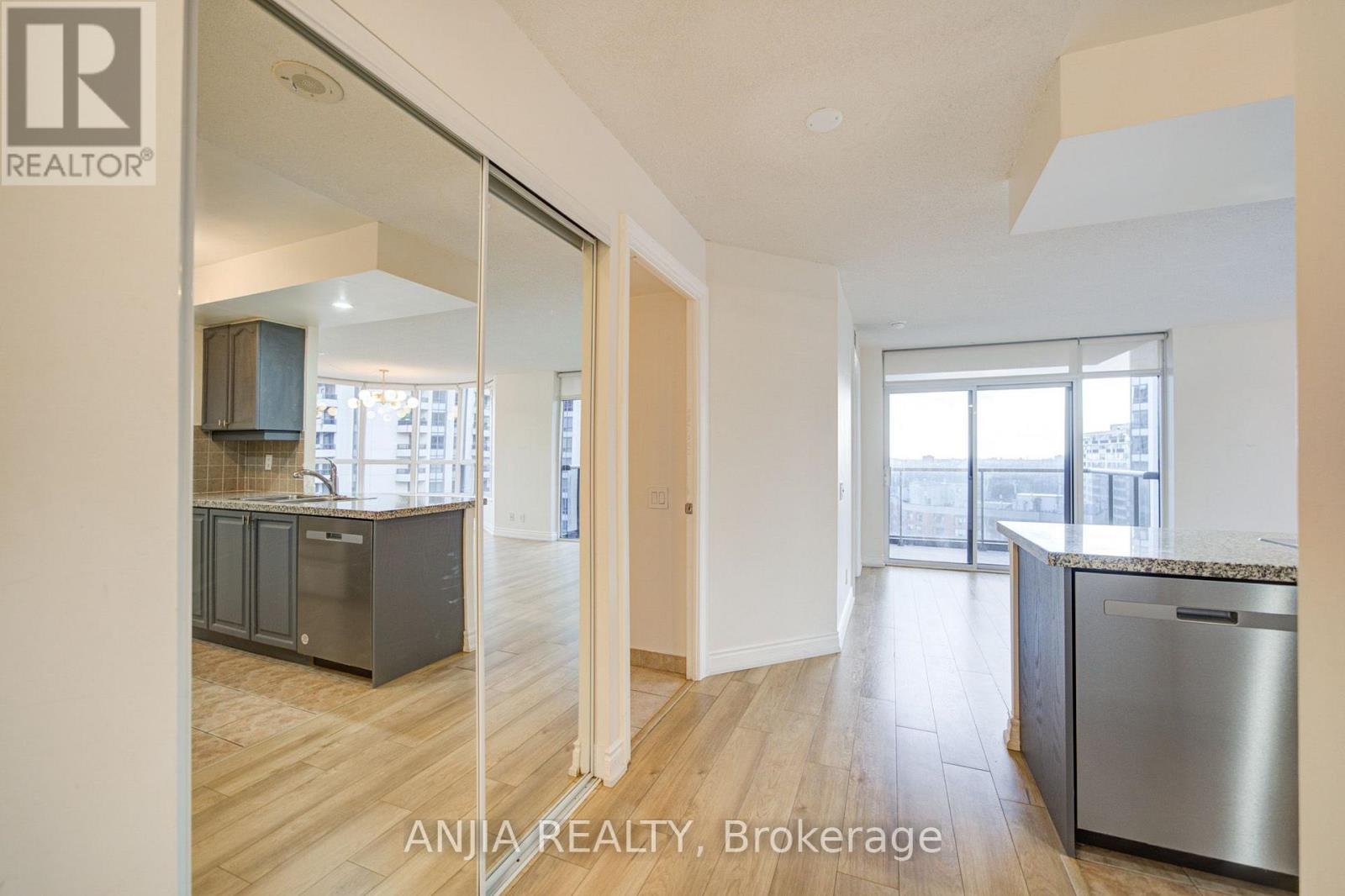 1811 - 10 NORTHTOWN WAY