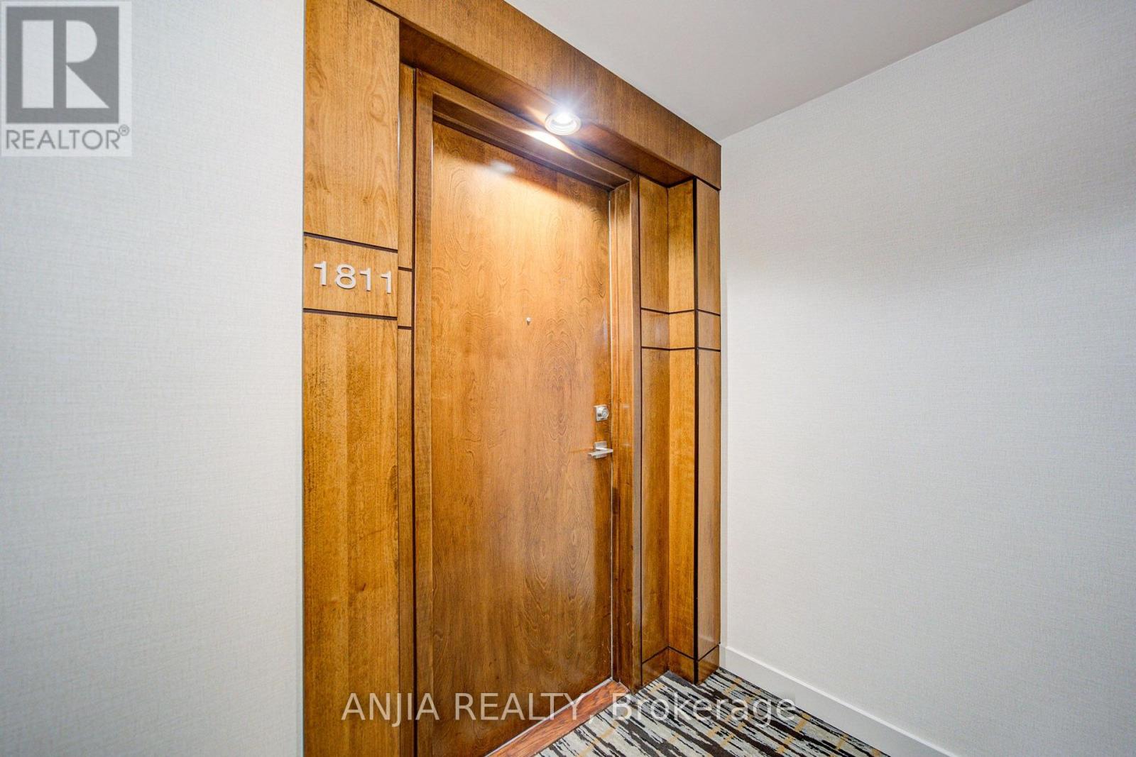 1811 - 10 NORTHTOWN WAY