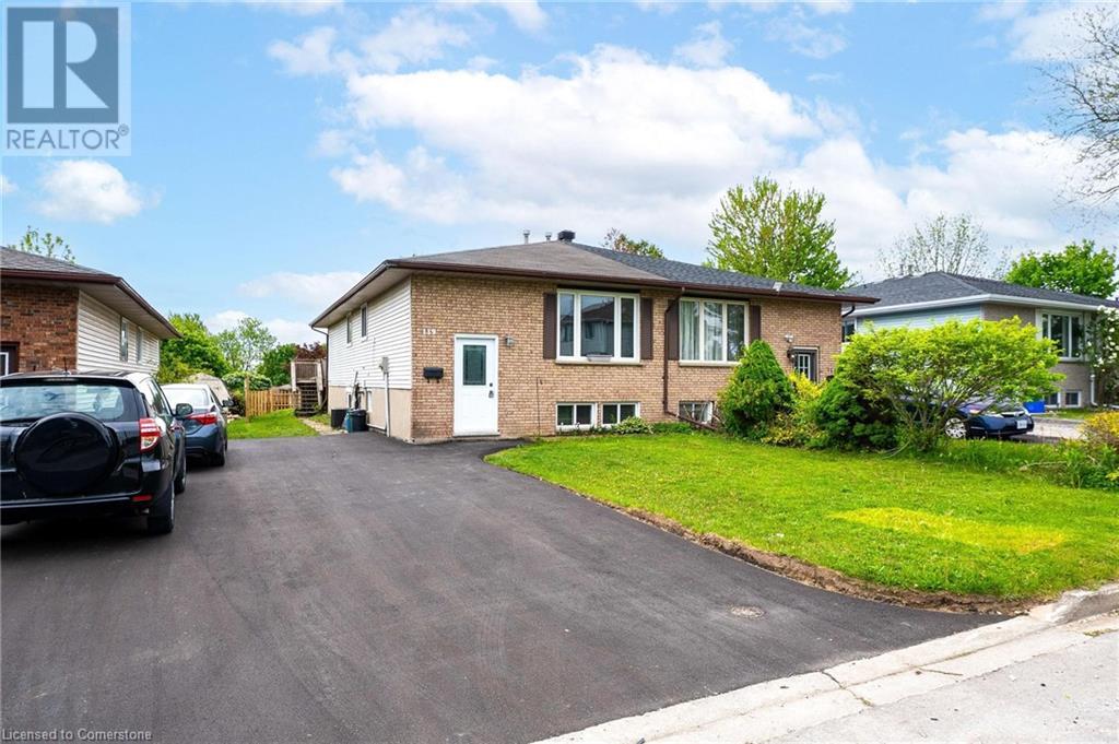 119 NICKOLAS Crescent
