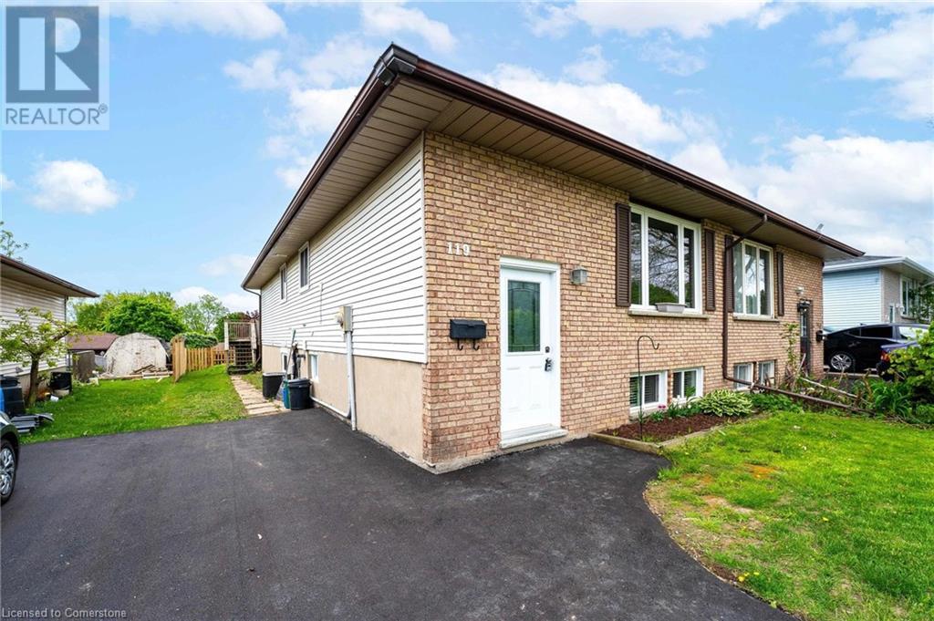 119 NICKOLAS Crescent