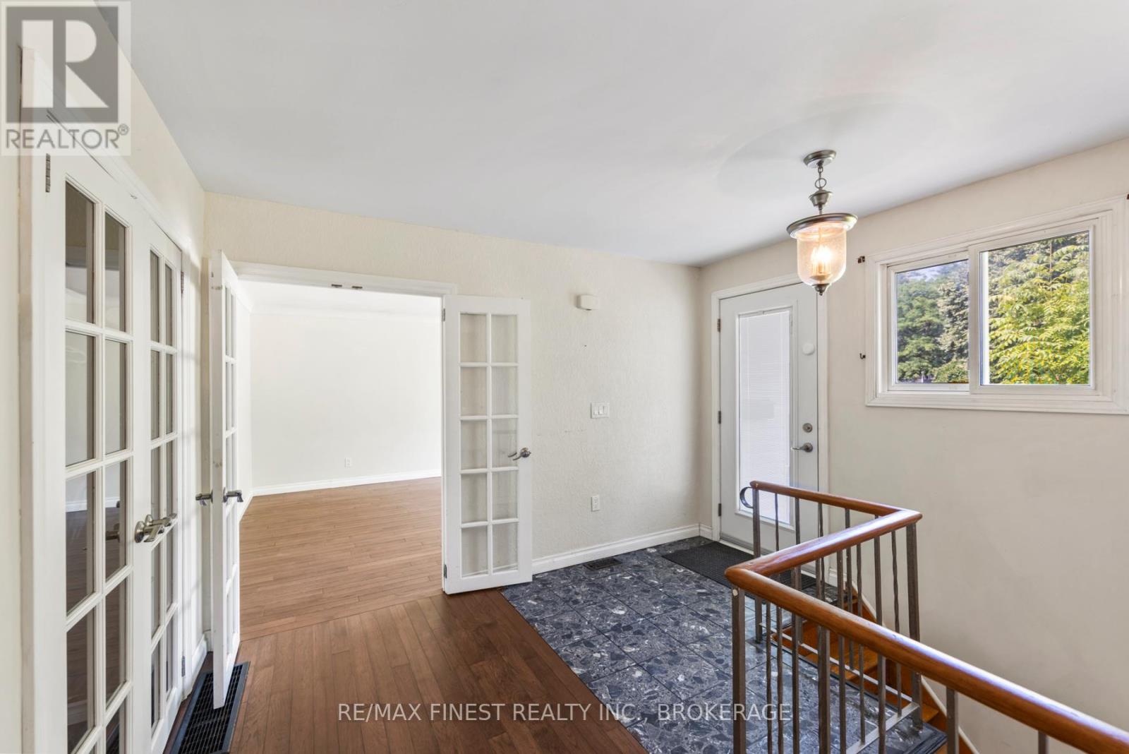 5 MICHAEL GRASS CRESCENT
