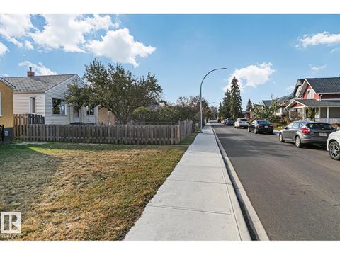 9221 110 AV NW Edmonton AB T5H1H2