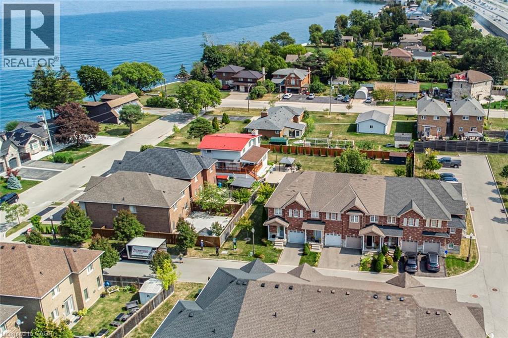 45 SEABREEZE Crescent Unit# 22
