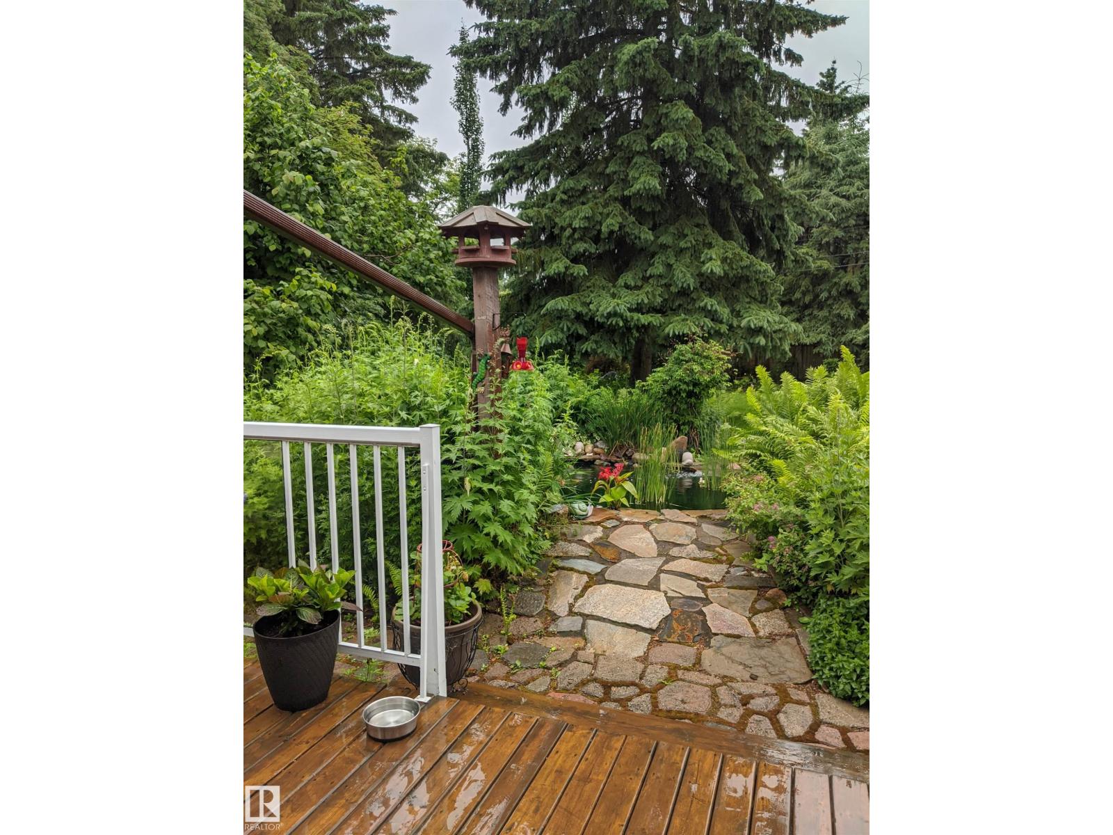 8 GARLAND PL
