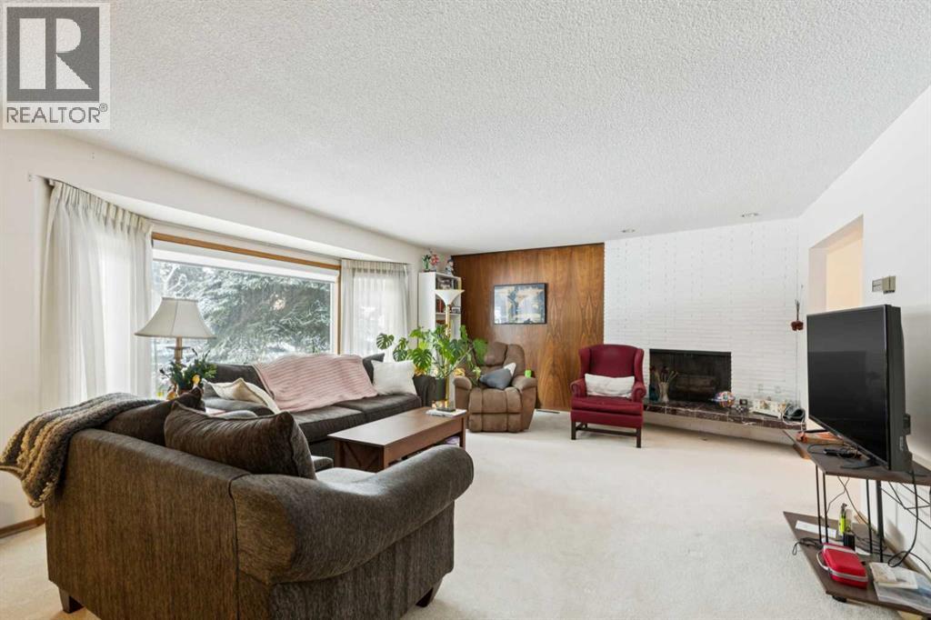 7312 Kananaskis Drive SW