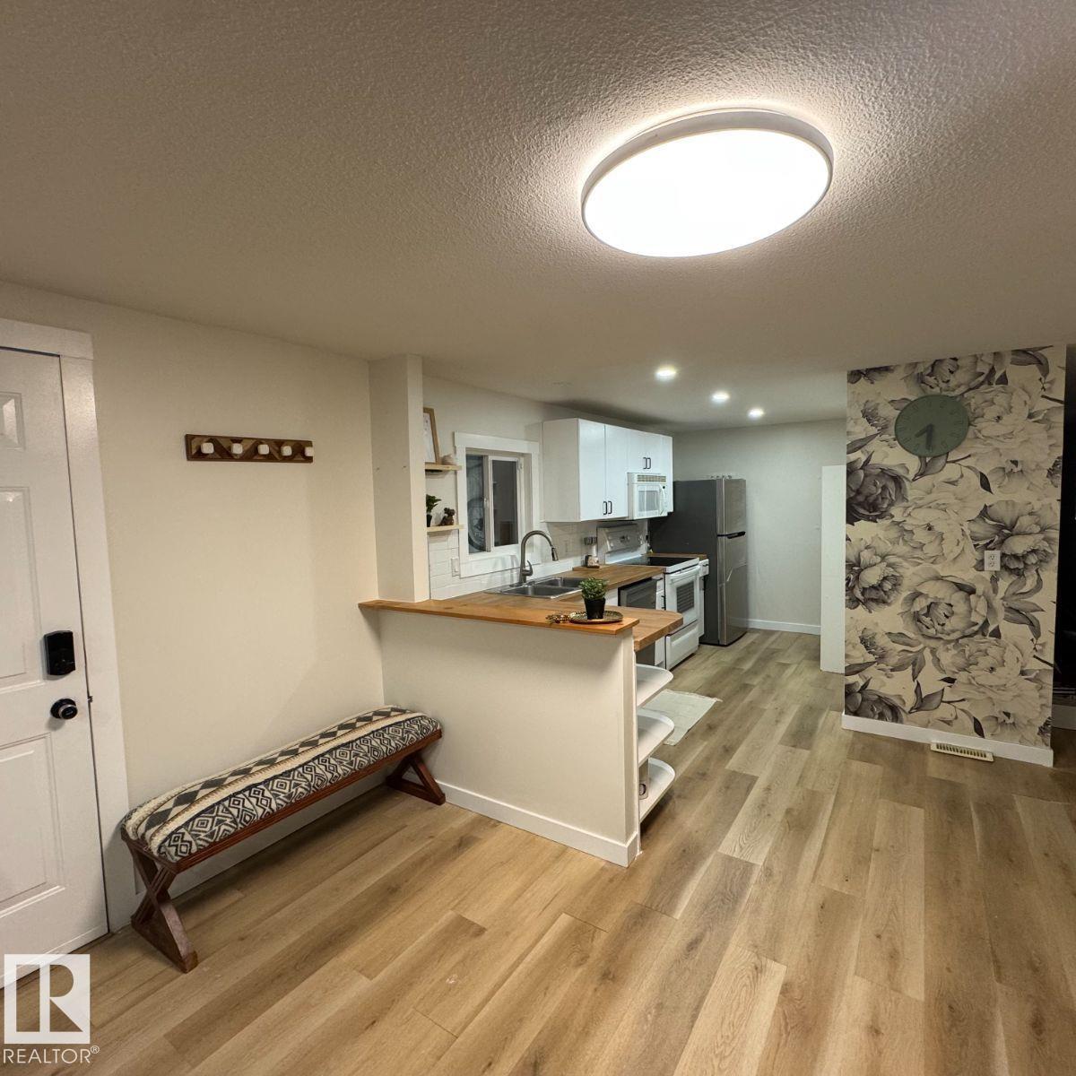 8 The Parkway NW