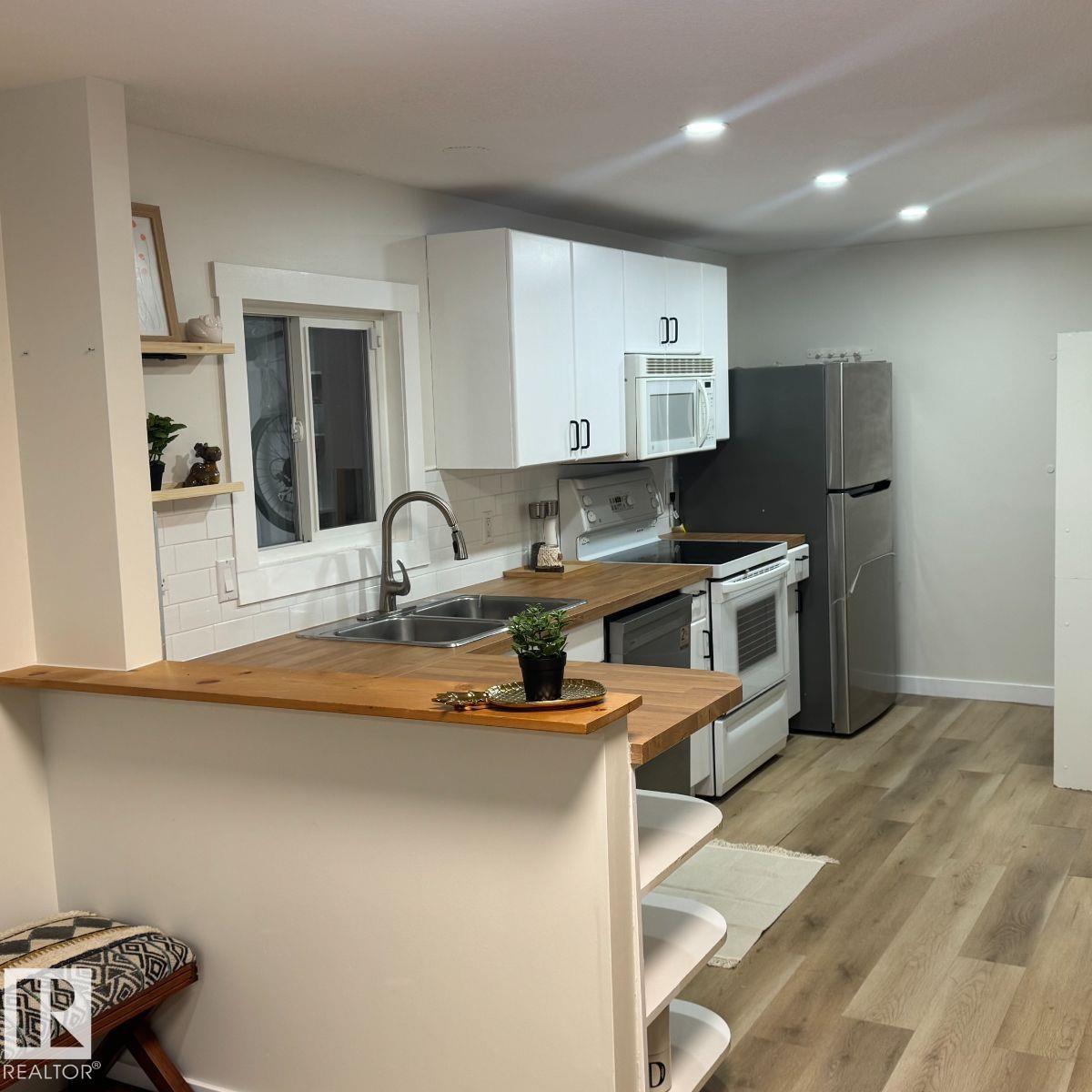 8 The Parkway NW