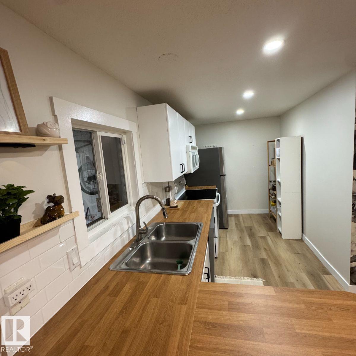 8 The Parkway NW