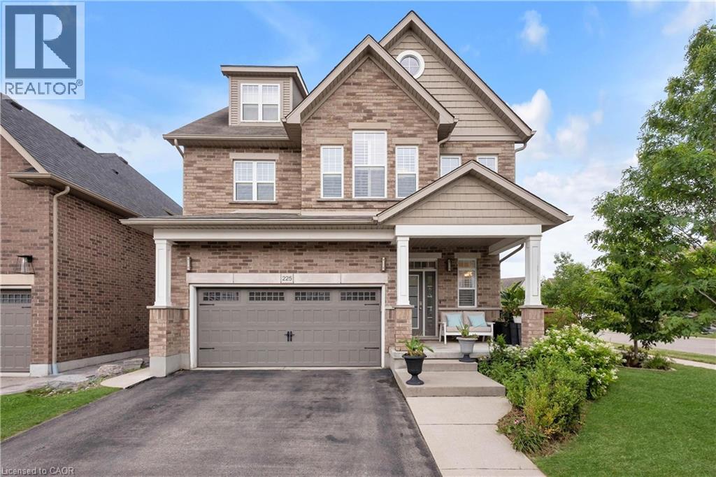 225 TREMAINE Crescent