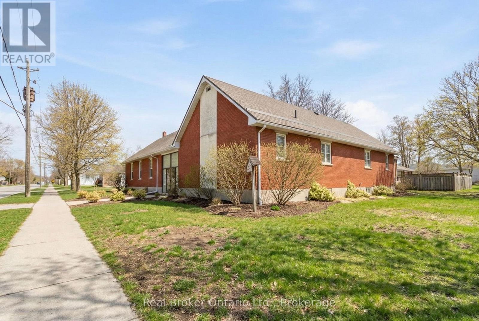 211 BIRMINGHAM STREET W