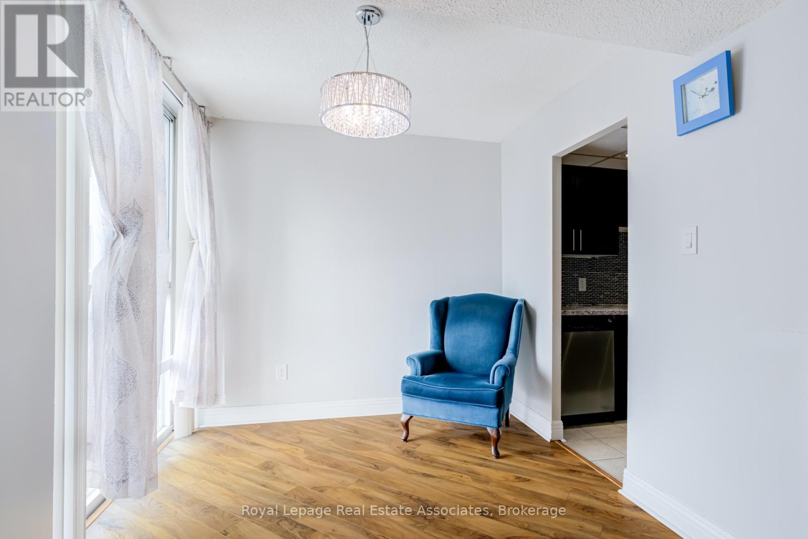 1006 - 3650 KANEFF CRESCENT