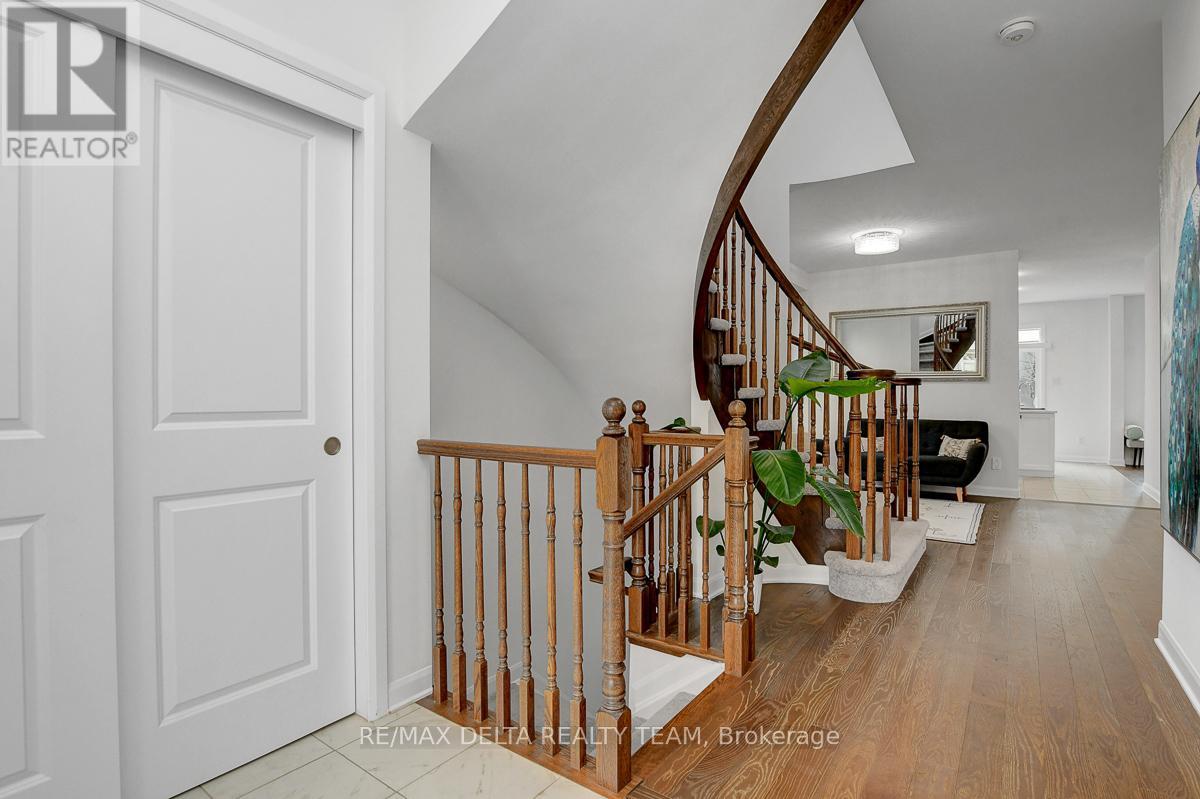 370 AQUAVIEW DRIVE
