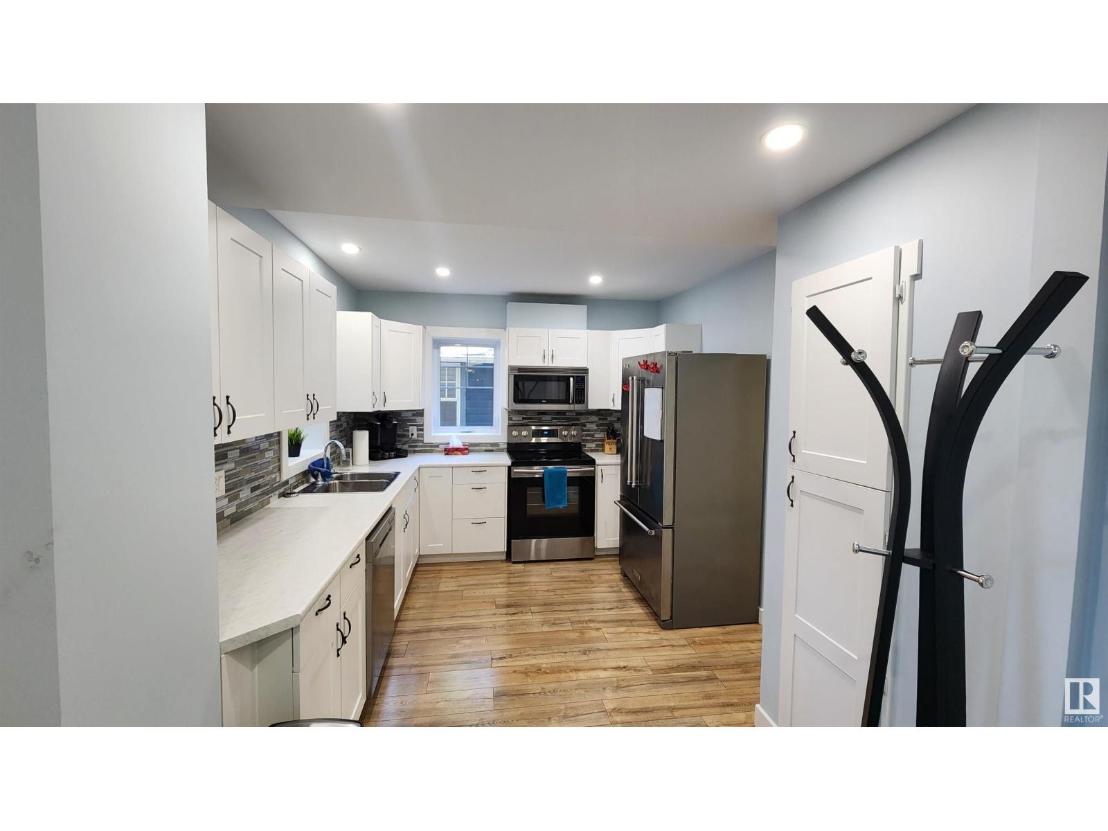 8612 104 ST NW