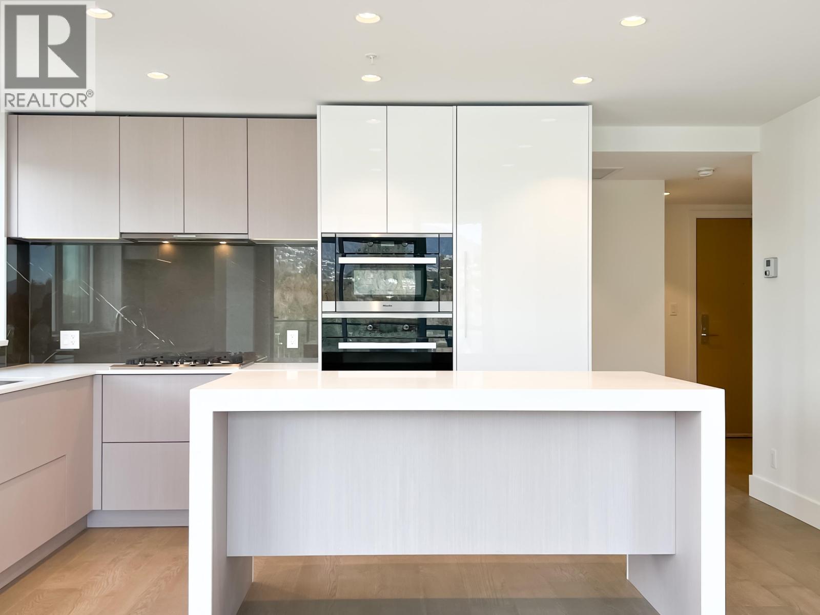 807 1675 LIONS GATE LANE