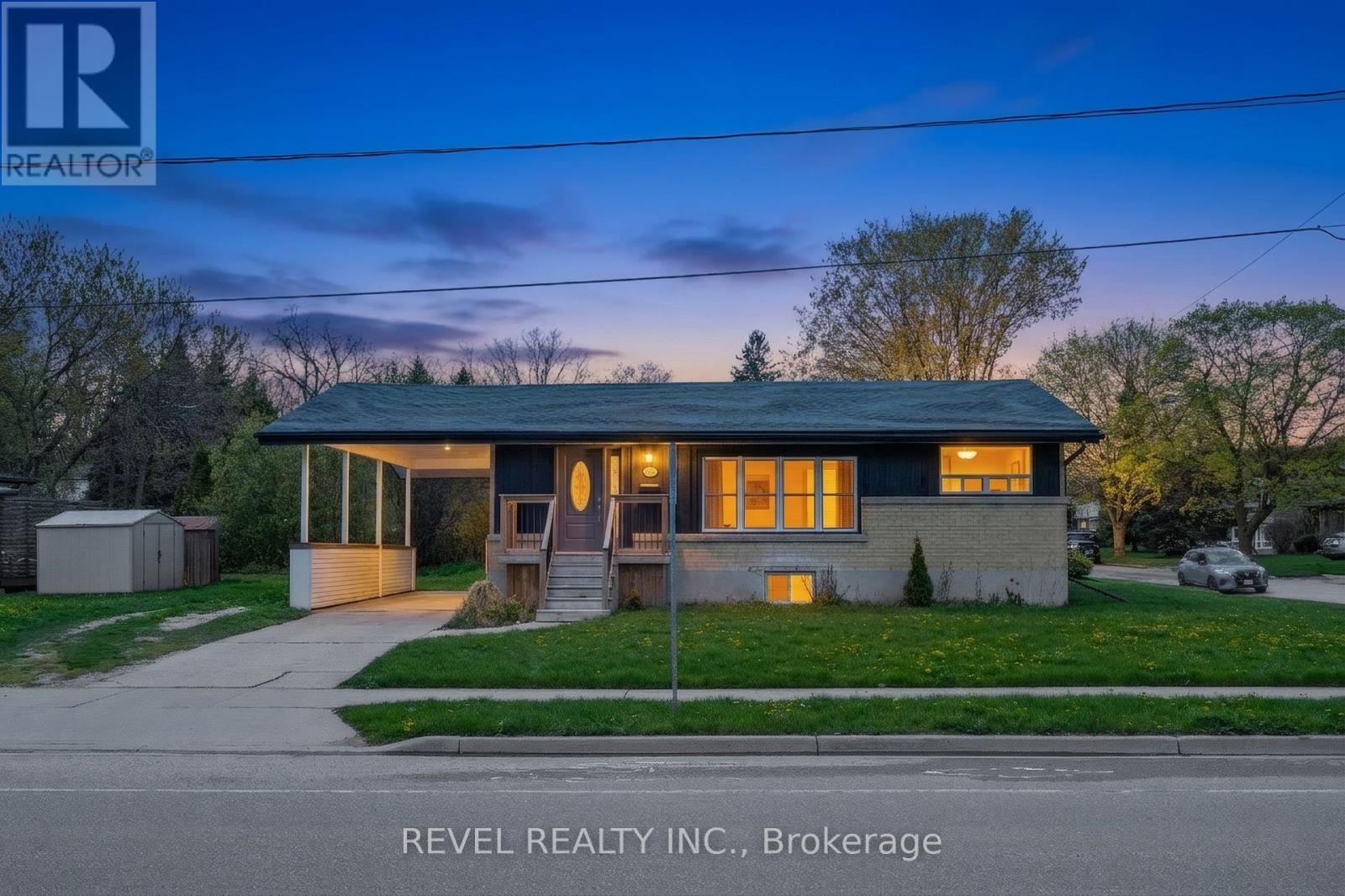 Photo 1 of 37 — 216 STEVENSON STREET N, Guelph (St. George's), ON N1E5B2
