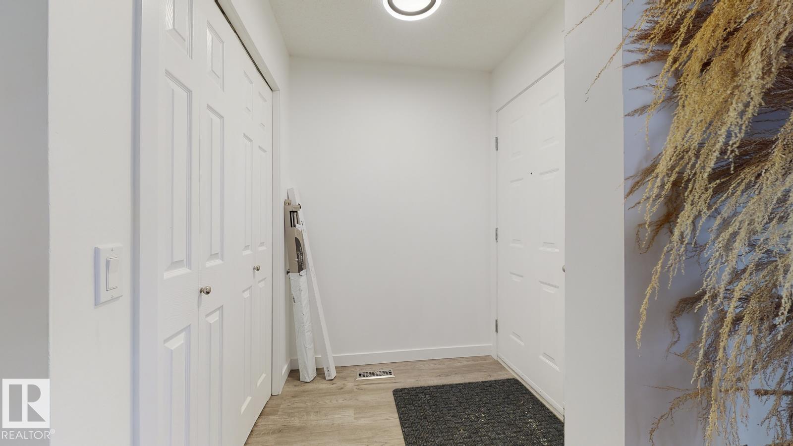 #52 10909 106 ST NW