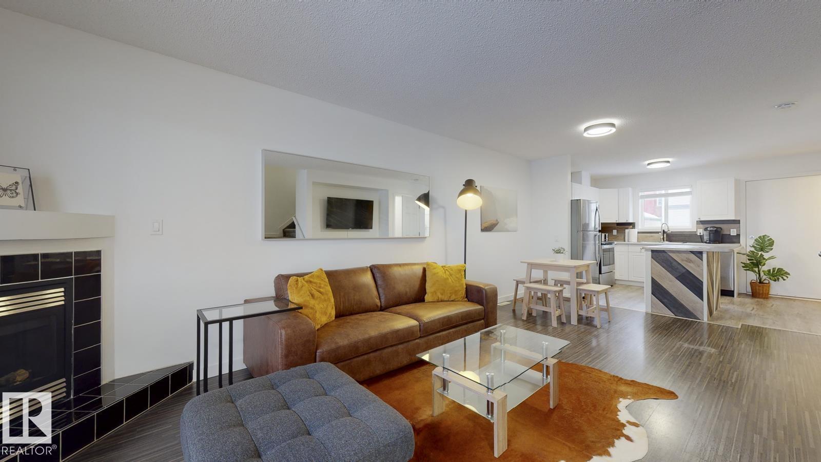 #52 10909 106 ST NW