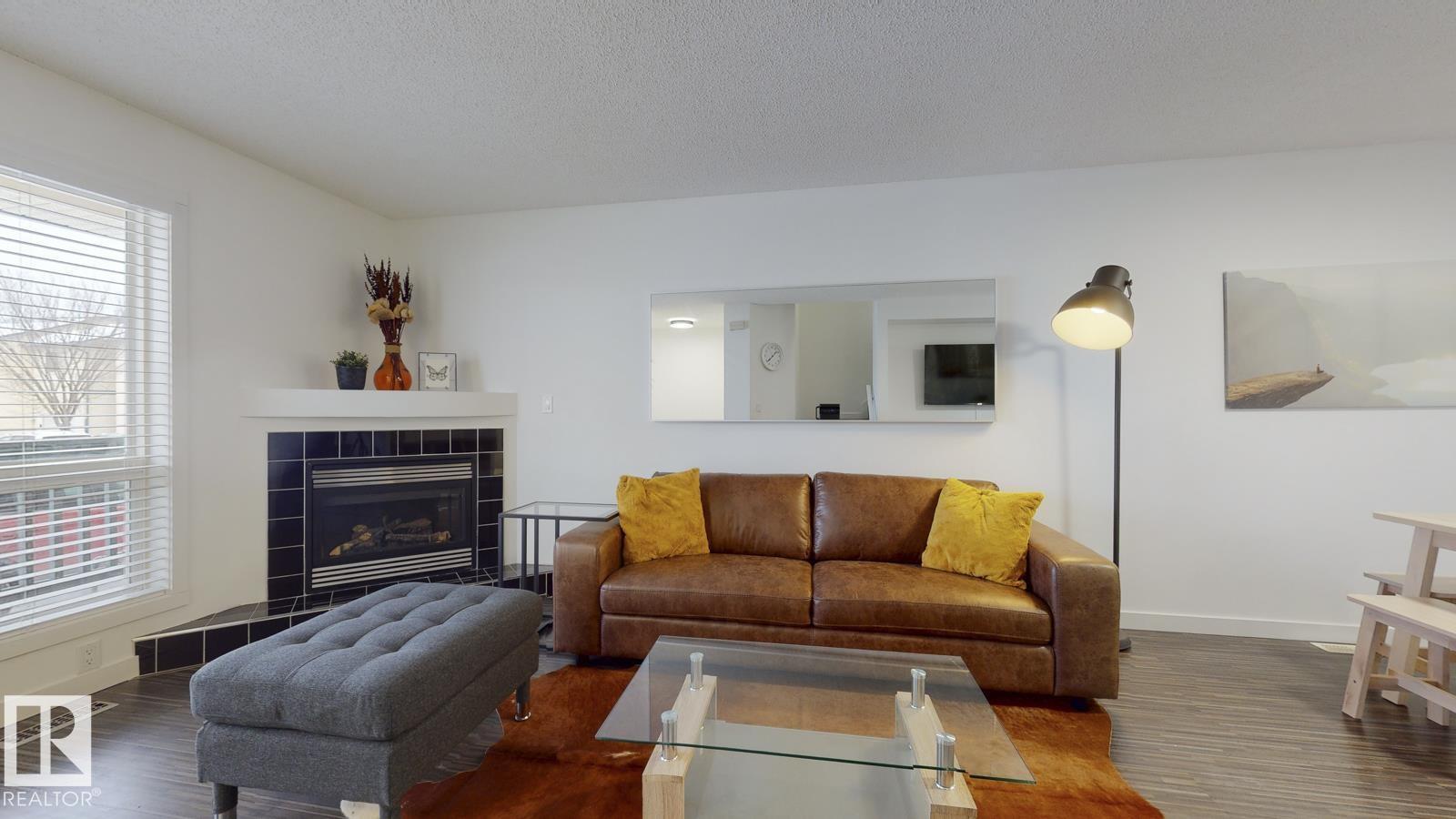 #52 10909 106 ST NW