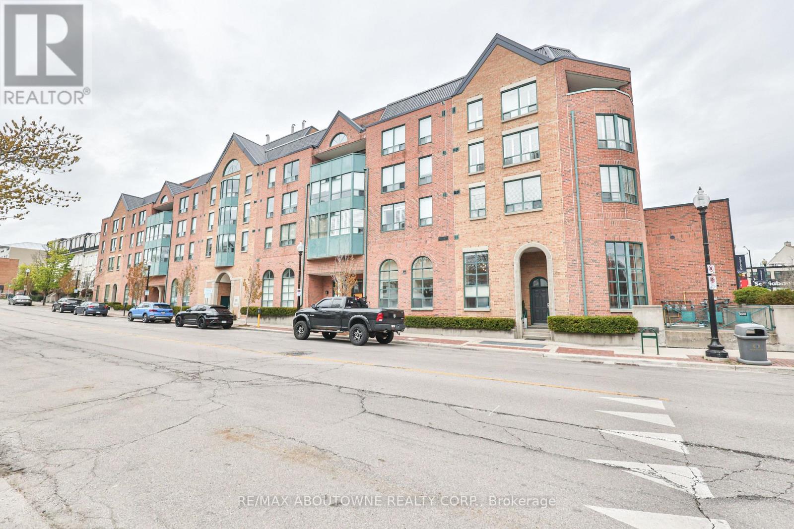 404 - 185 ROBINSON STREET