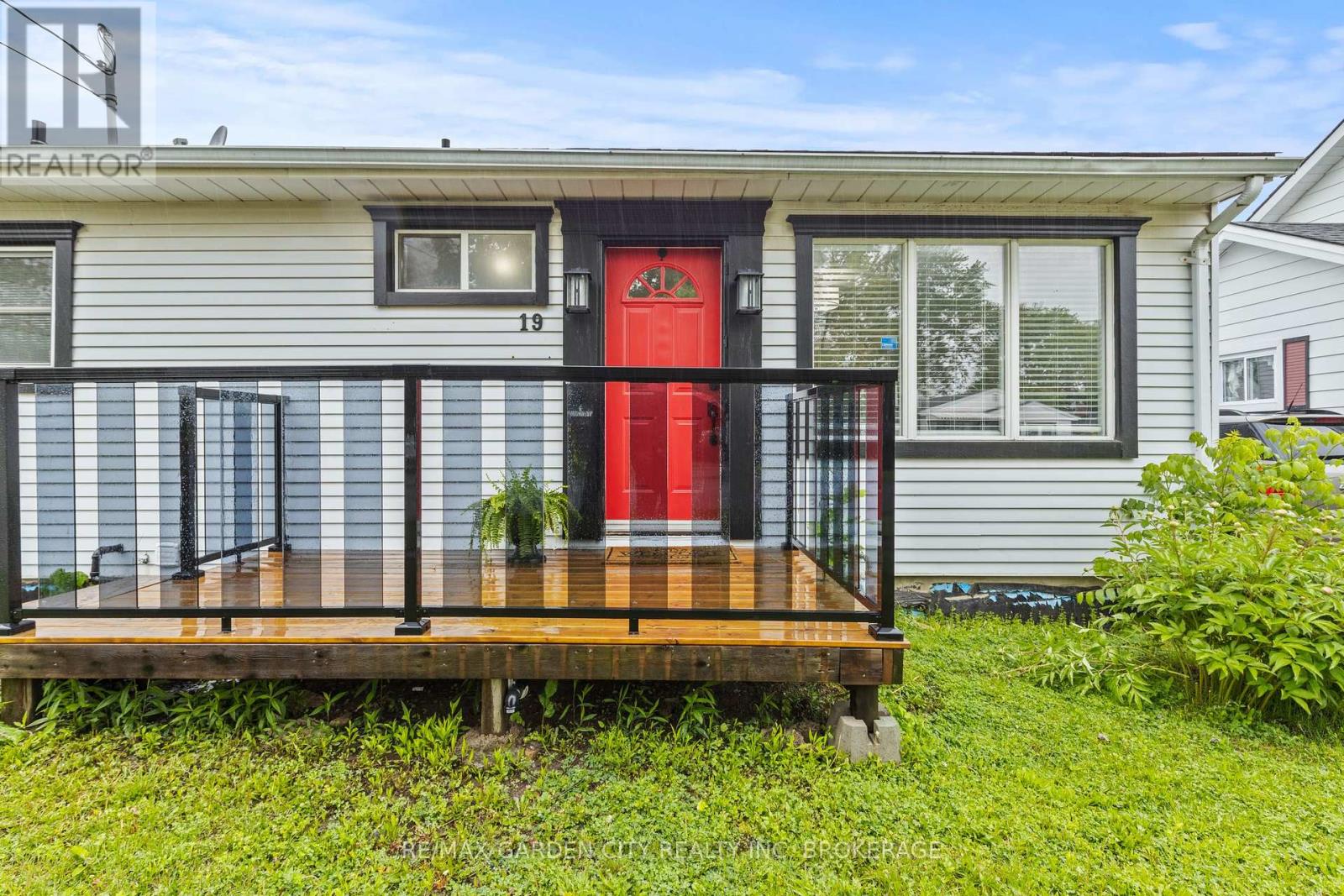 19 OAKWOOD AVENUE