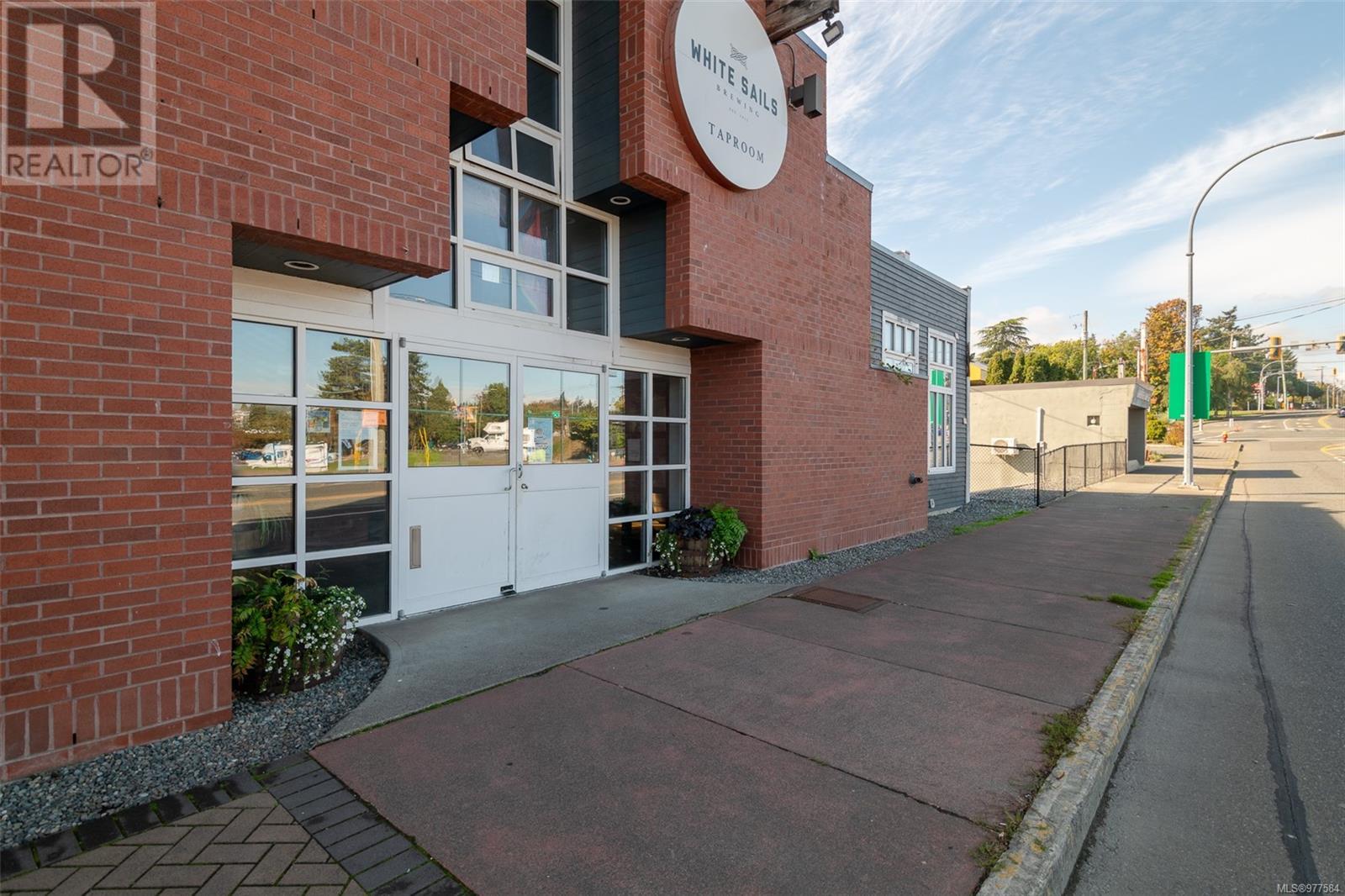 125 Comox Rd
