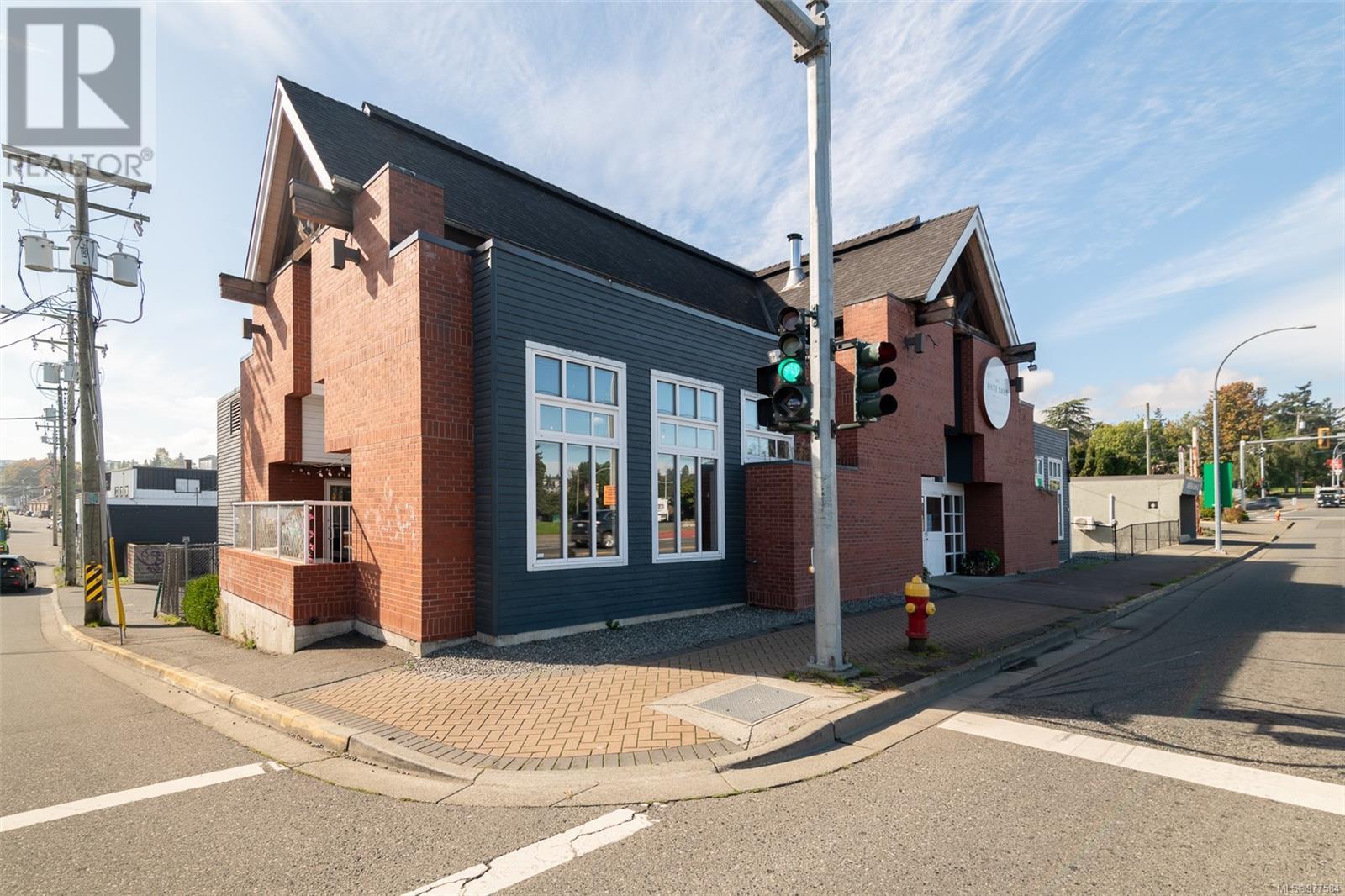 125 Comox Rd