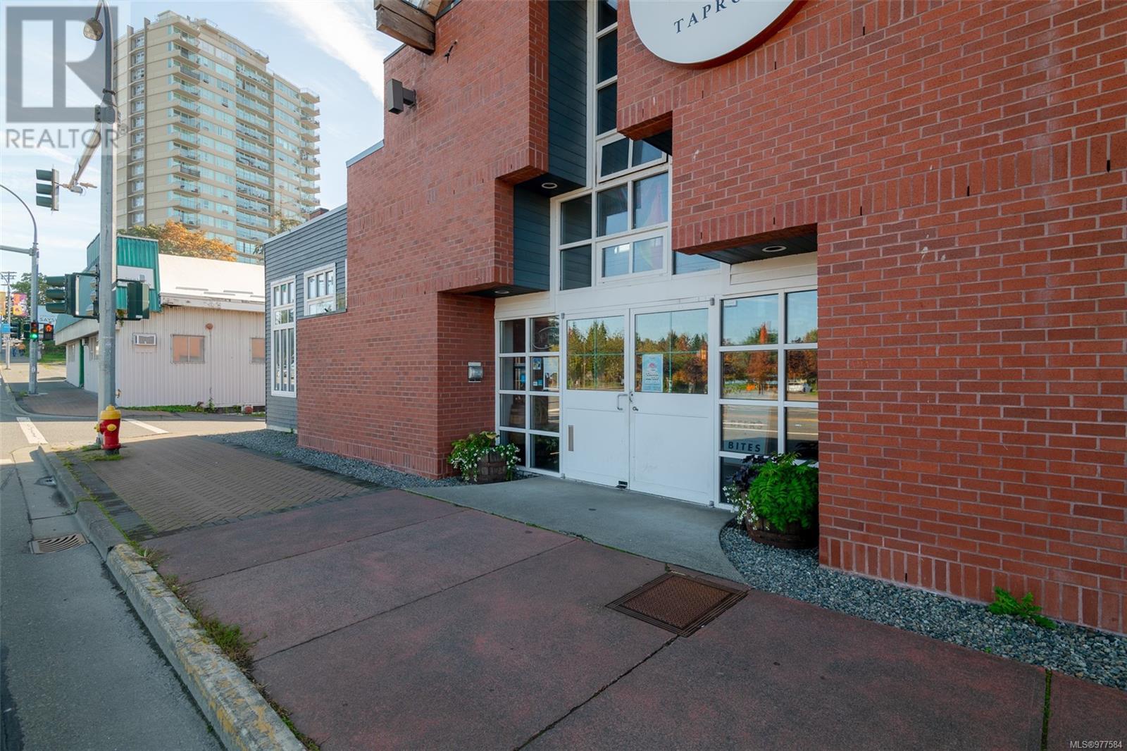 125 Comox Rd