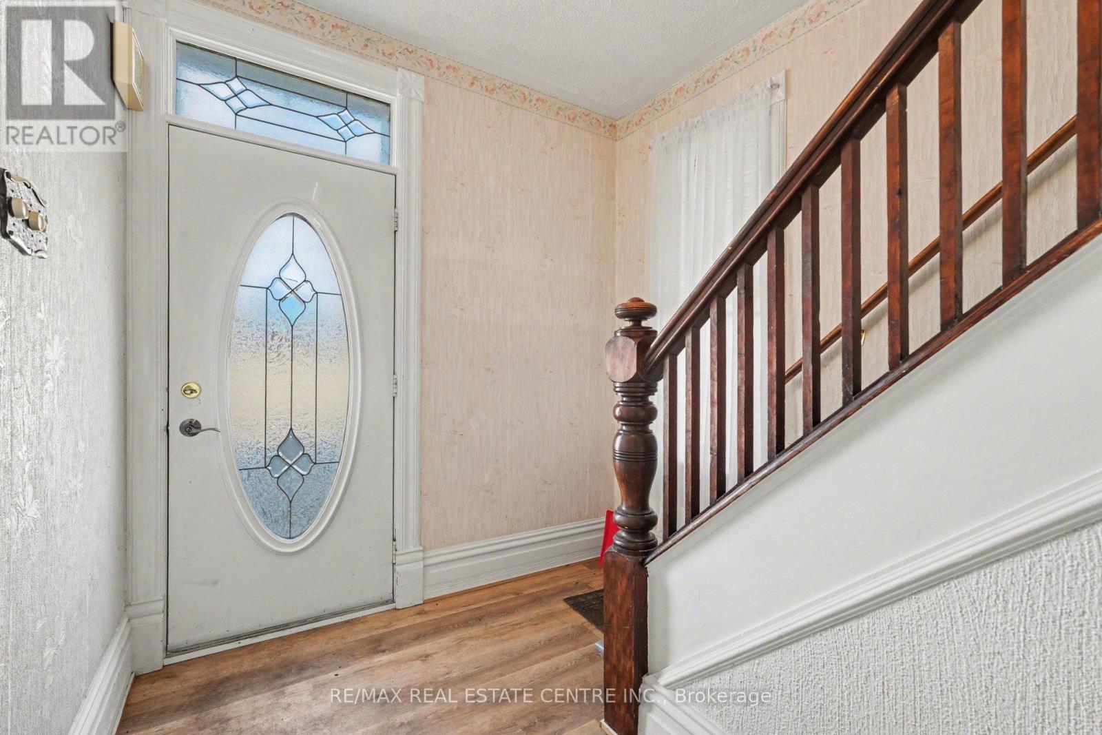 84 BANK STREET N