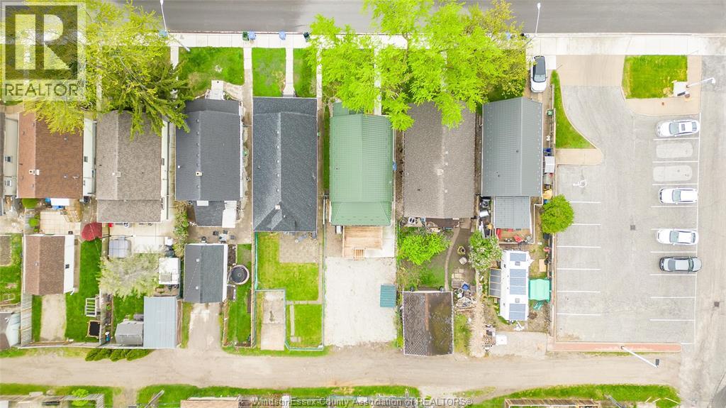1046 ELSMERE
