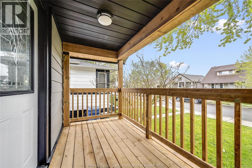 1046 ELSMERE