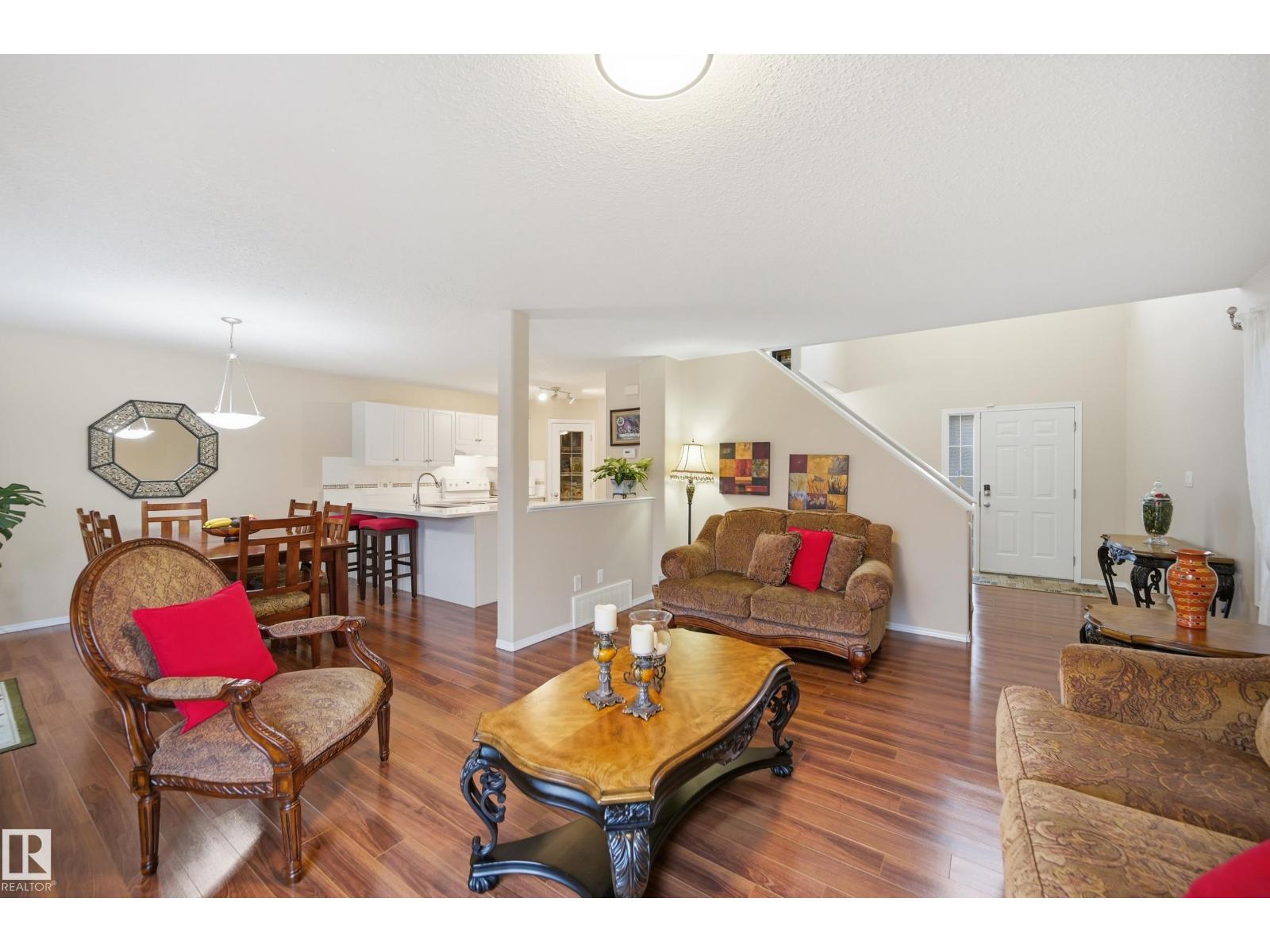 3371 25 AV NW