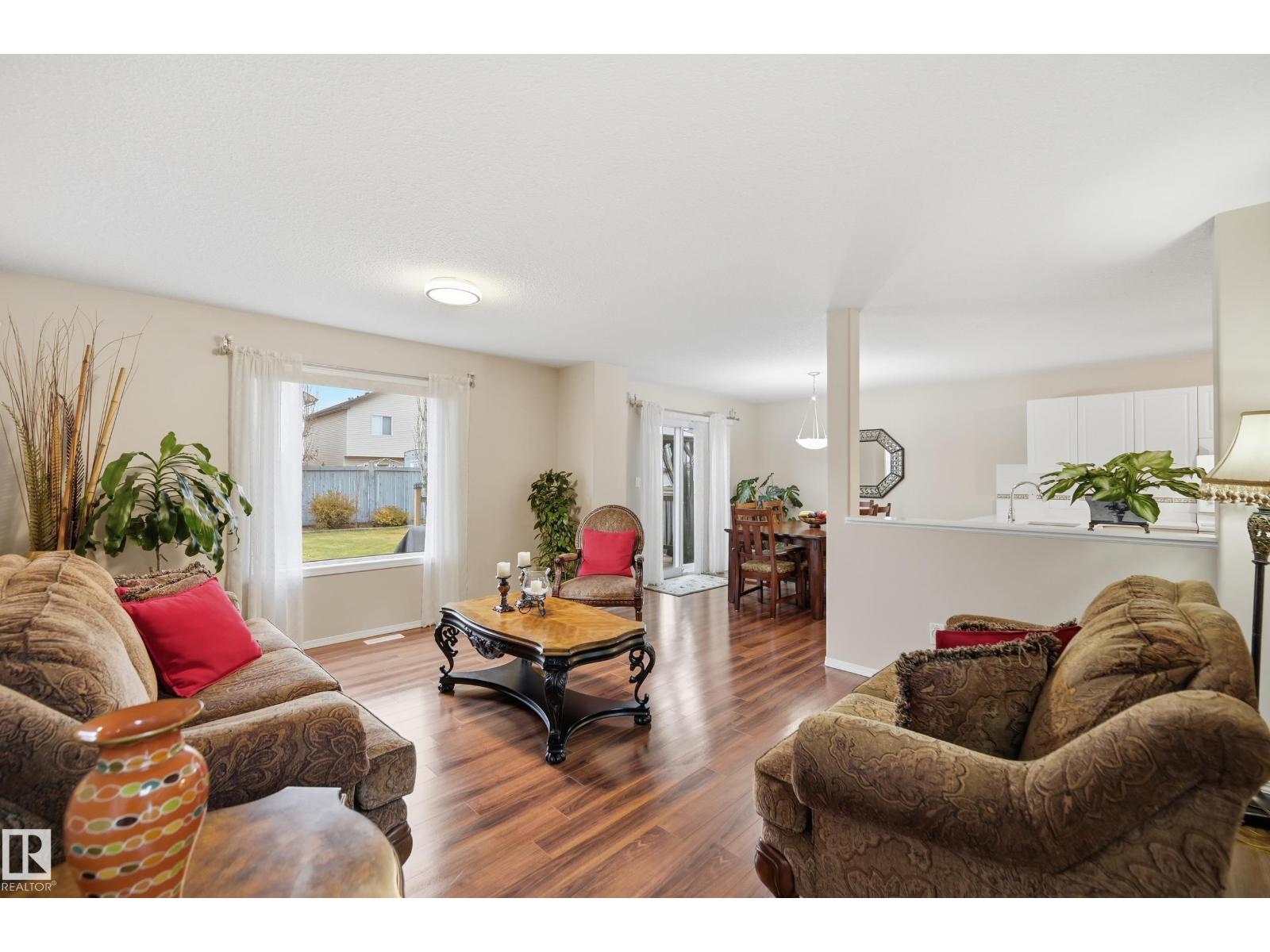 3371 25 AV NW