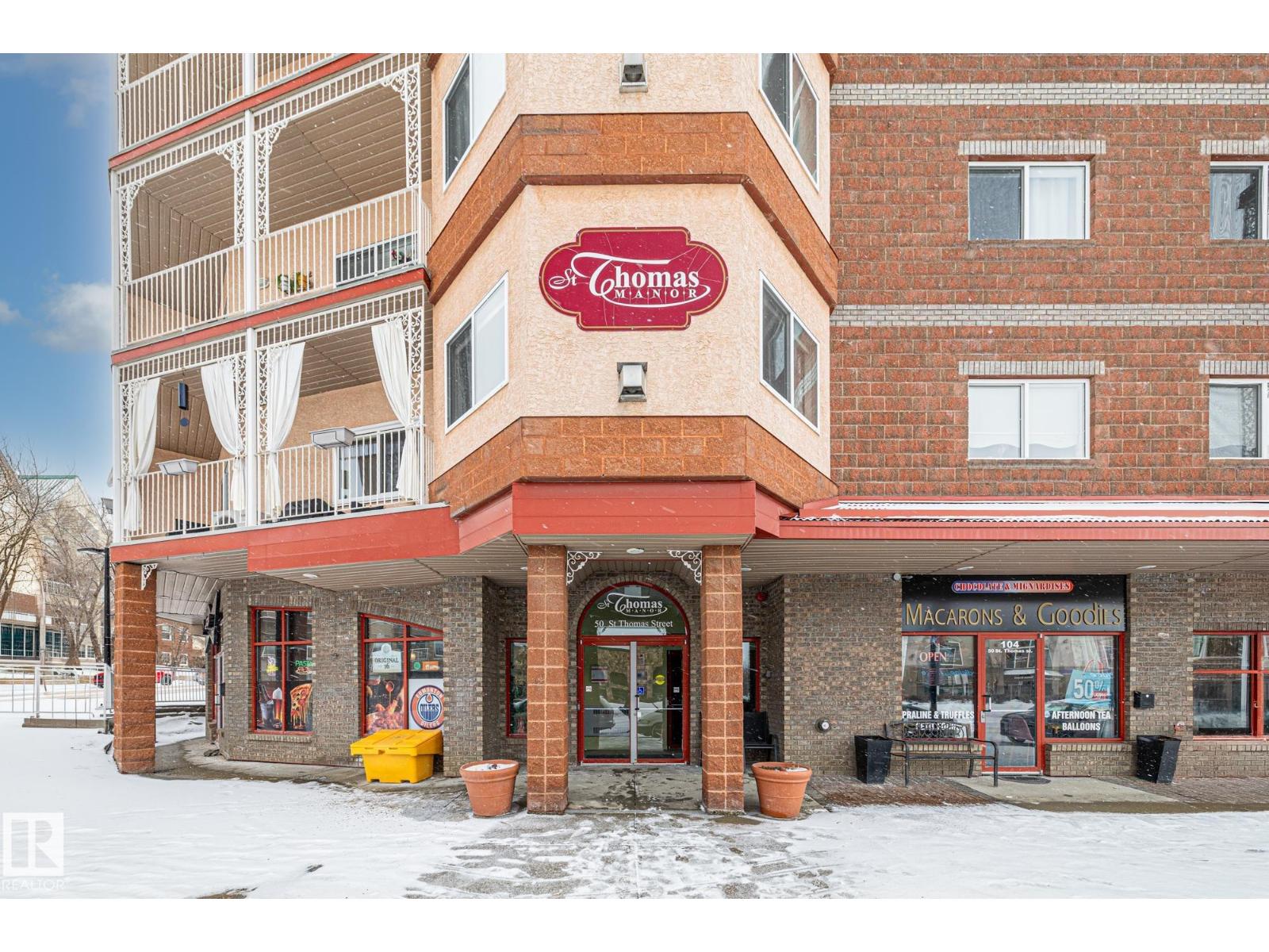 #402 50 ST THOMAS ST