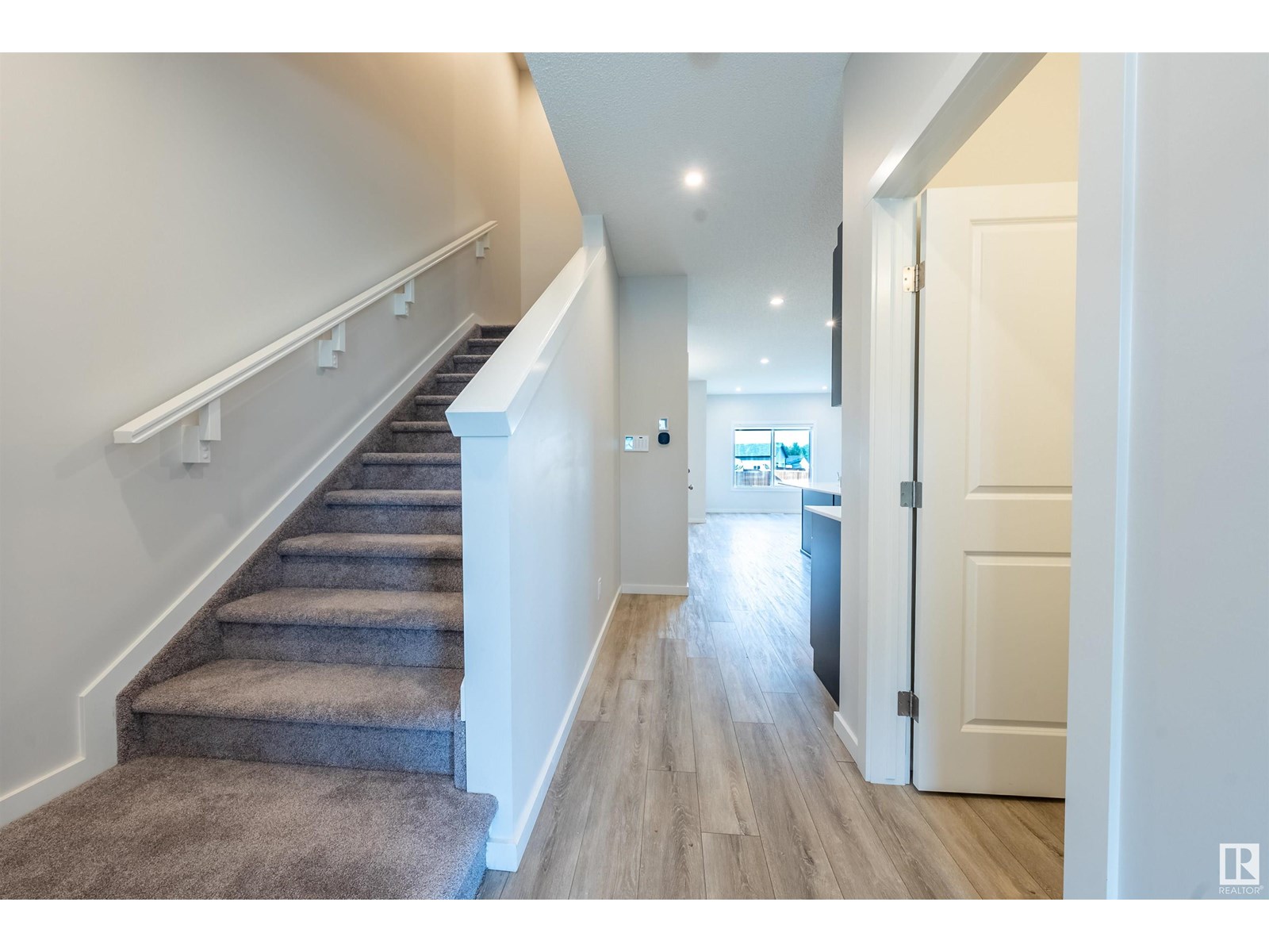 308 36 AV NW