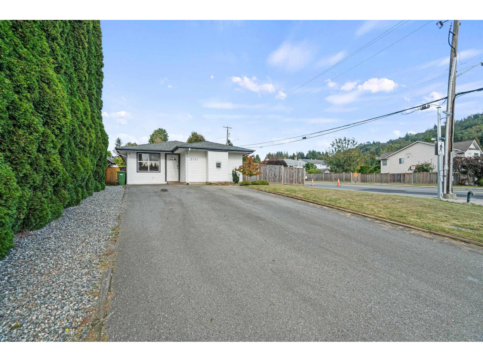 2751 SANDON DRIVE